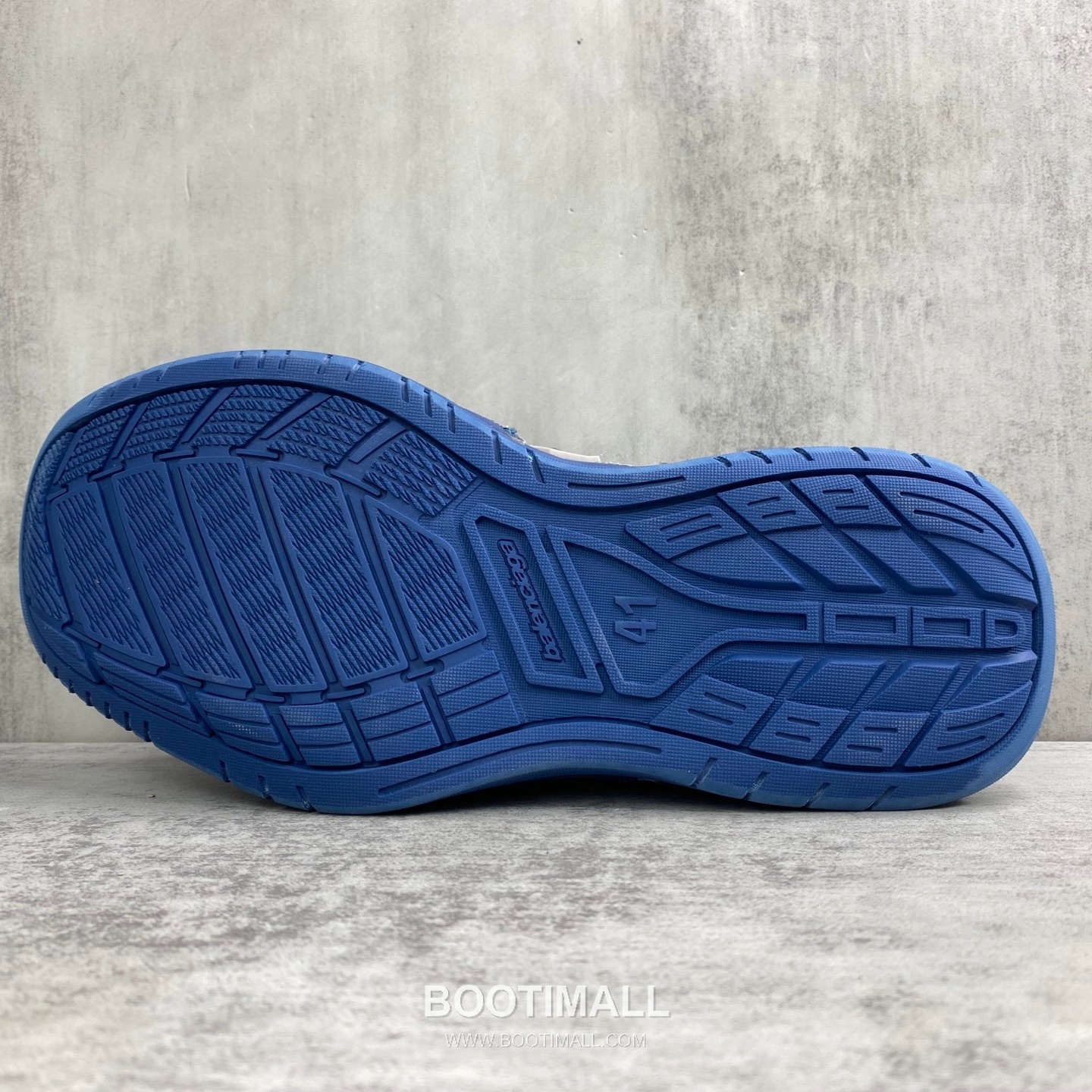 Balenciaga Hampton Leather Low Sneakers with Distressed Stitching Logo Detail 발렌시아가 햄튼 레더 로우 스니커즈 디스트레스드 스티치 로고 디테일 3cm 8