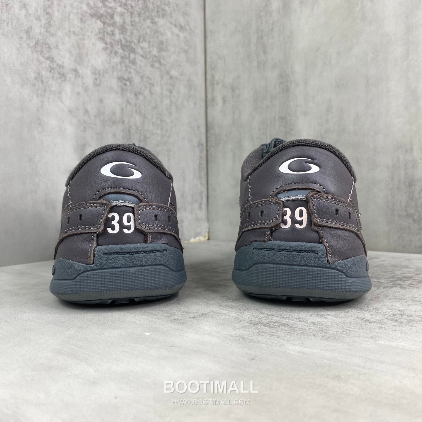 Balenciaga Hampton Leather Low Sneakers with Distressed Stitching Logo Detail 발렌시아가 햄튼 레더 로우 스니커즈 디스트레스드 스티치 로고 디테일 3cm 5