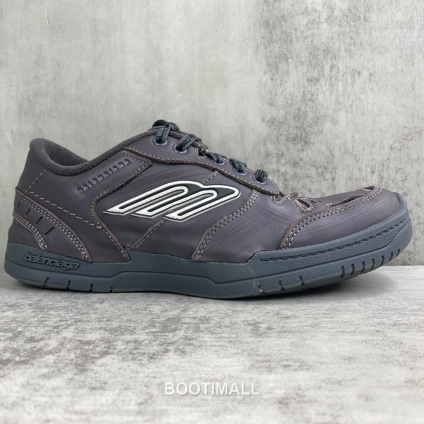 Balenciaga Hampton Leather Low Sneakers with Distressed Stitching Logo Detail 발렌시아가 햄튼 레더 로우 스니커즈 디스트레스드 스티치 로고 디테일 3cm 6