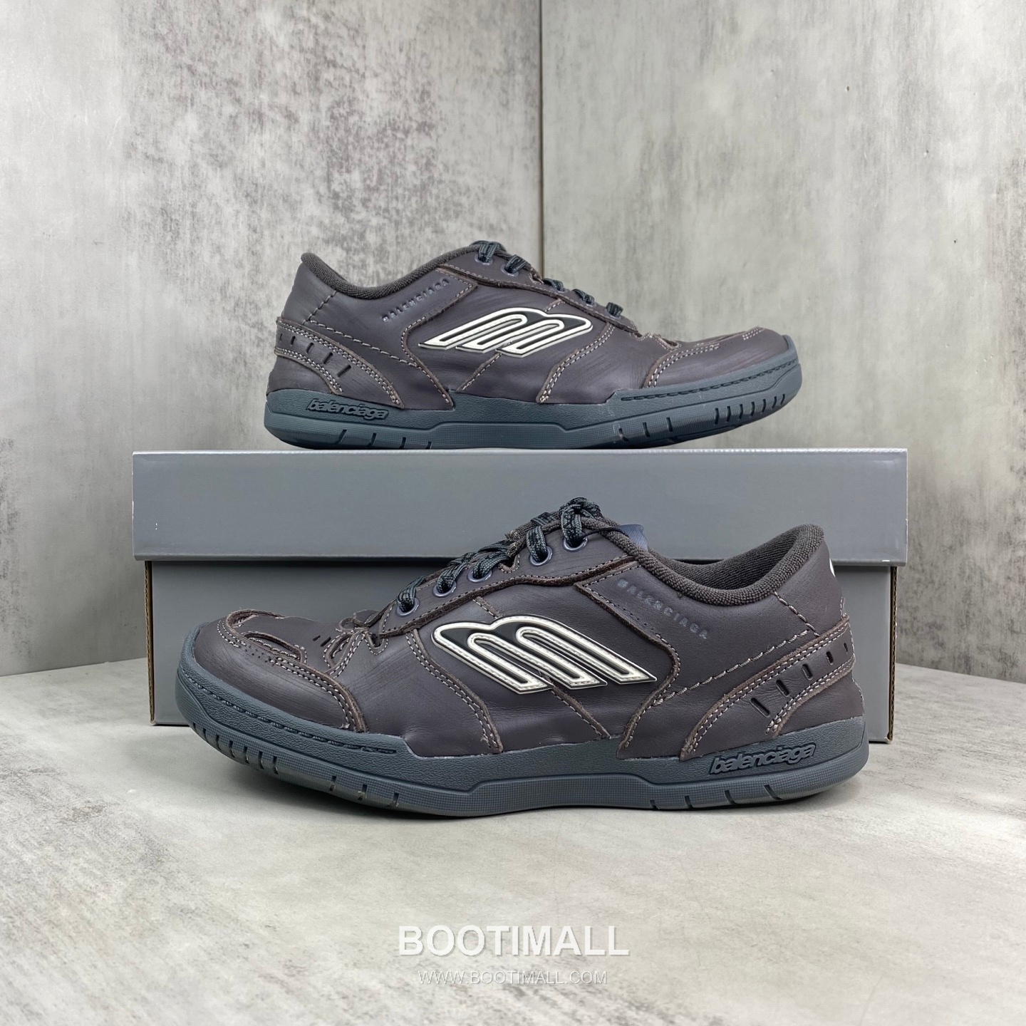 Balenciaga Hampton Leather Low Sneakers with Distressed Stitching Logo Detail 발렌시아가 햄튼 레더 로우 스니커즈 디스트레스드 스티치 로고 디테일 3cm 9