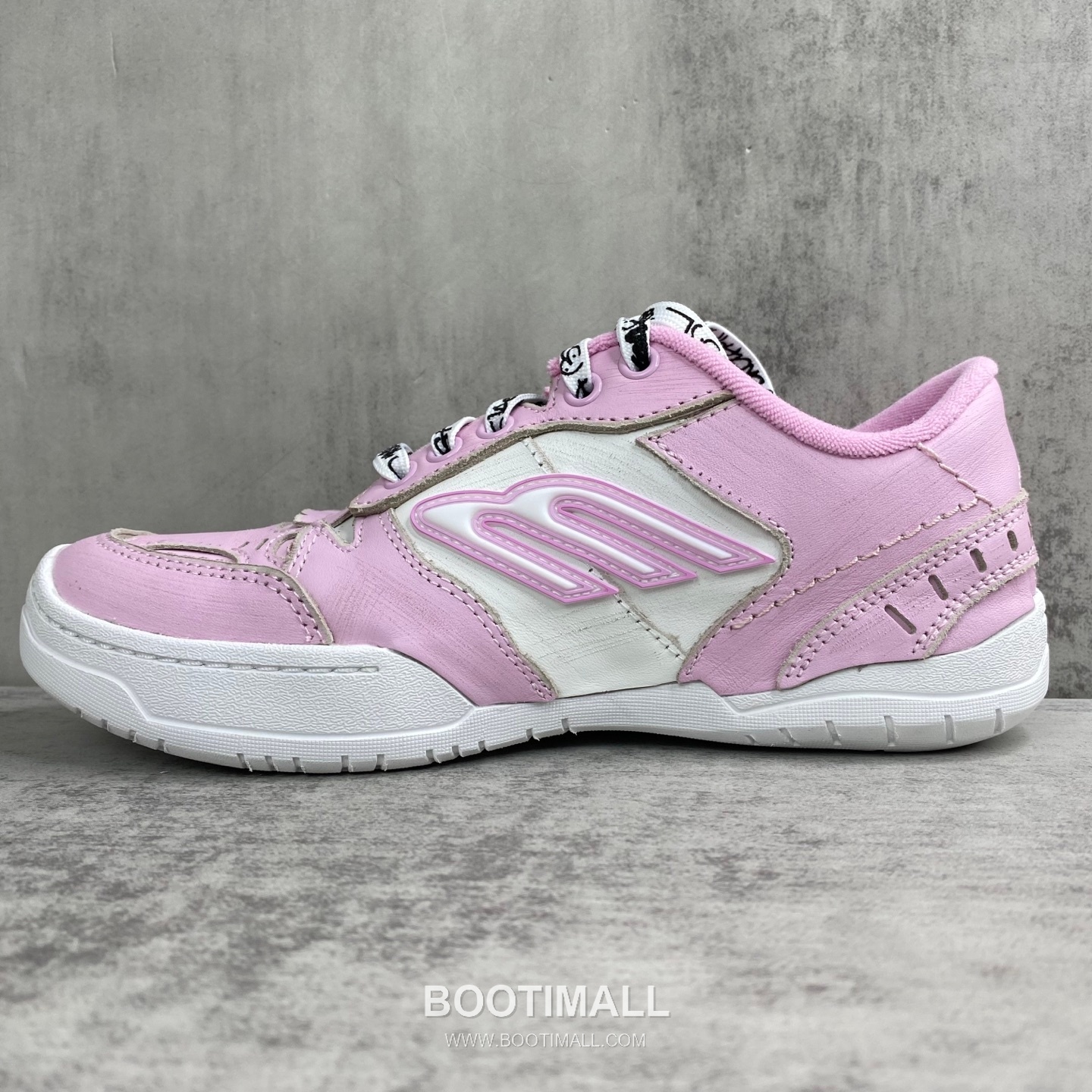 Balenciaga Hampton Leather Low Sneakers with Distressed Stitching Logo Detail 발렌시아가 햄튼 레더 로우 스니커즈 디스트레스드 스티치 로고 디테일 3cm 7