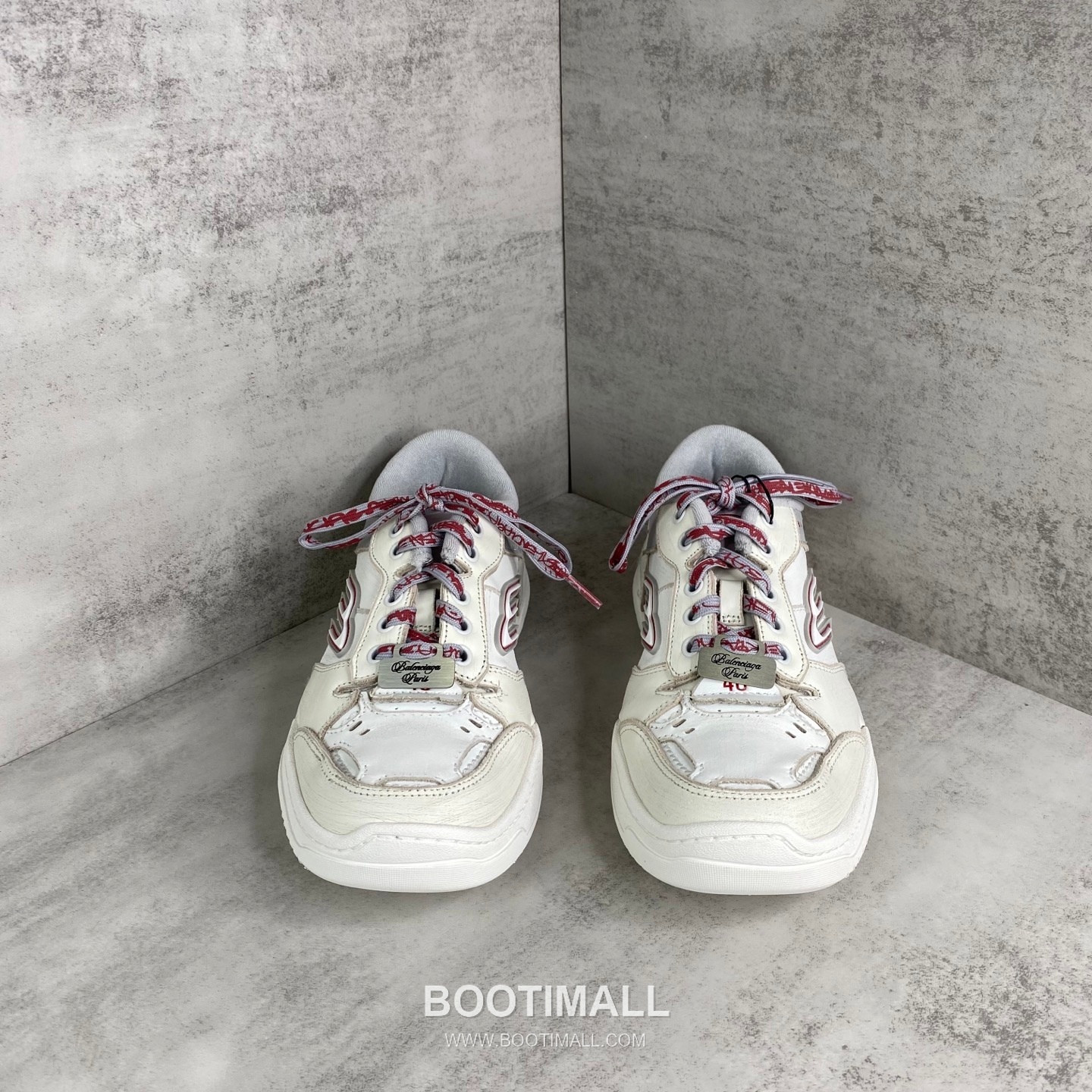 Balenciaga Hampton Leather Low Sneakers with Distressed Stitching Logo Detail 발렌시아가 햄튼 레더 로우 스니커즈 디스트레스드 스티치 로고 디테일 3cm 4