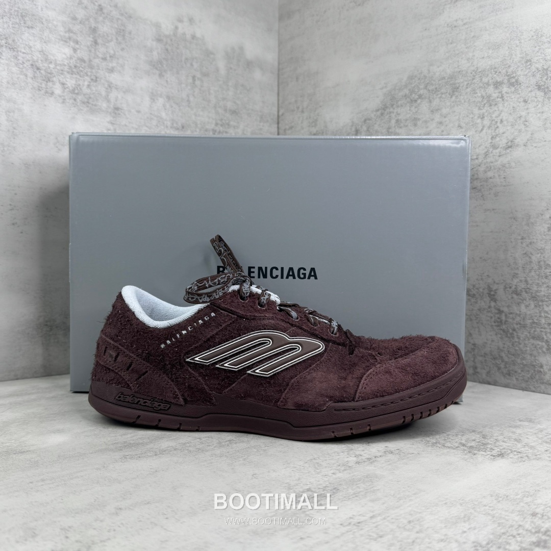 Balenciaga Hampton Leather Low Sneakers with Distressed Stitching Logo Detail 발렌시아가 햄튼 레더 로우 스니커즈 디스트레스드 스티치 로고 디테일 3cm 1