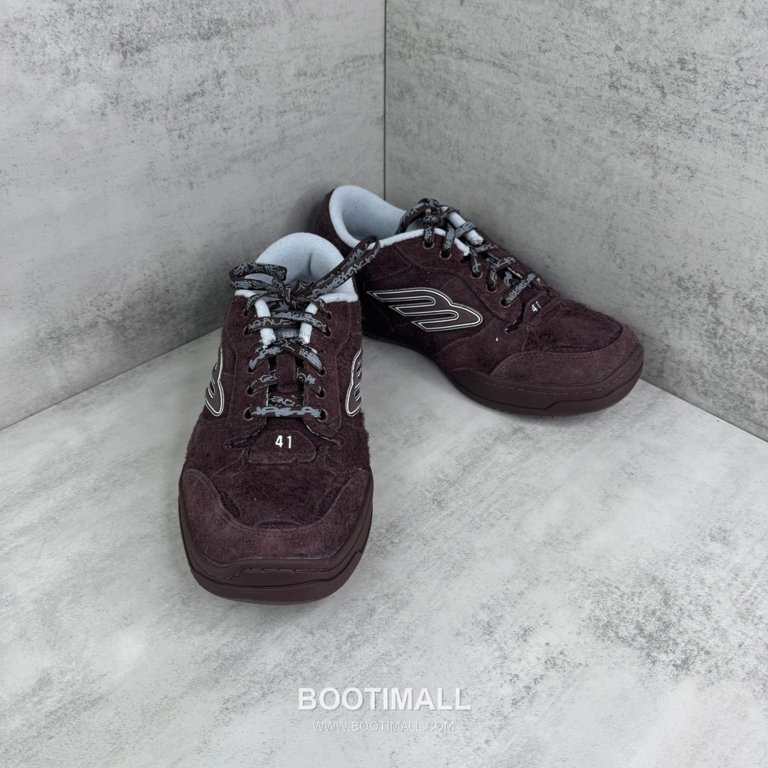 Balenciaga Hampton Leather Low Sneakers with Distressed Stitching Logo Detail 발렌시아가 햄튼 레더 로우 스니커즈 디스트레스드 스티치 로고 디테일 3cm 2