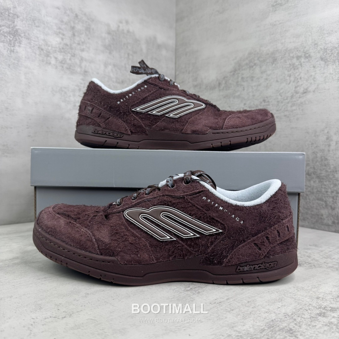 Balenciaga Hampton Leather Low Sneakers with Distressed Stitching Logo Detail 발렌시아가 햄튼 레더 로우 스니커즈 디스트레스드 스티치 로고 디테일 3cm 9