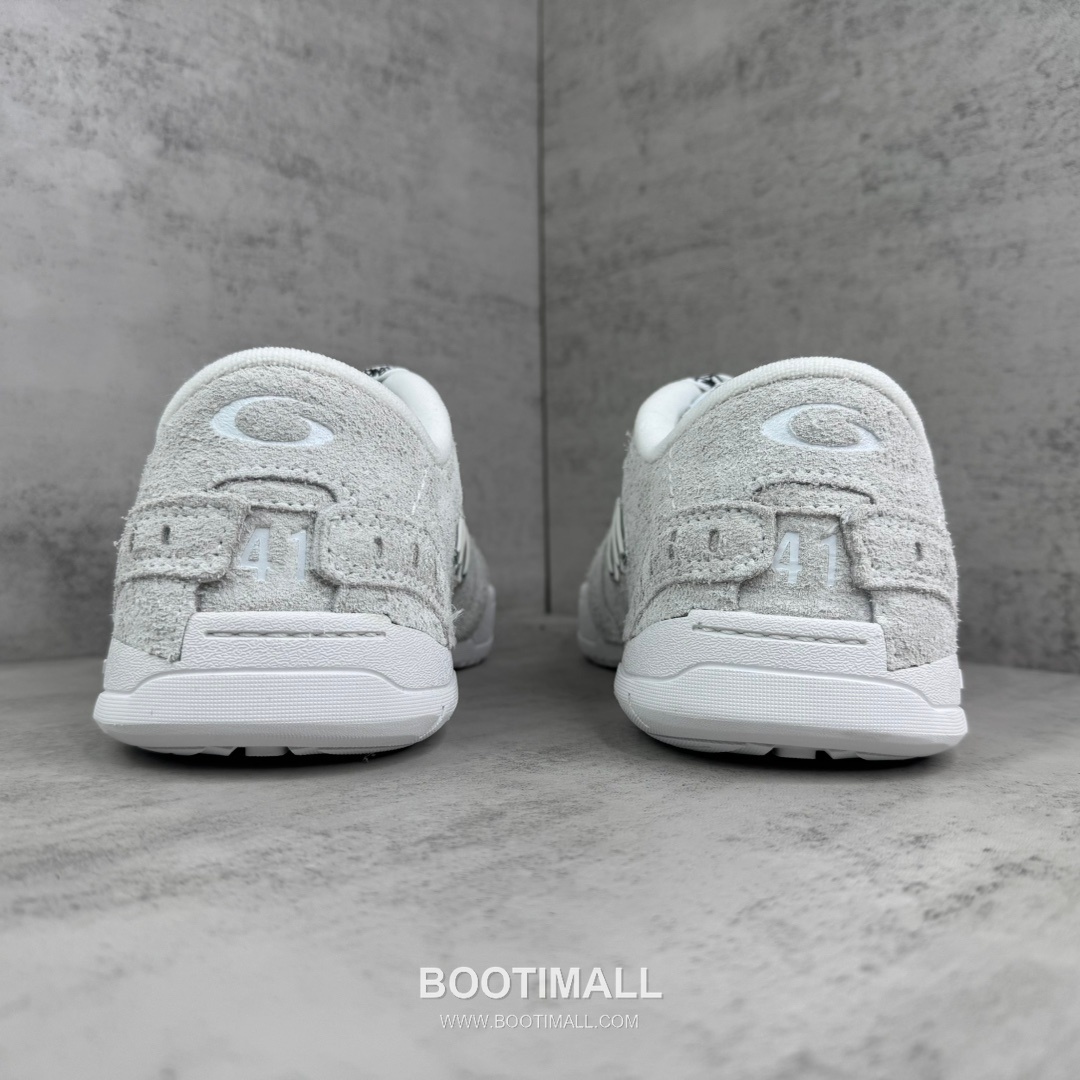 Balenciaga Hampton Leather Low Sneakers with Distressed Stitching Logo Detail 발렌시아가 햄튼 레더 로우 스니커즈 디스트레스드 스티치 로고 디테일 3cm 5