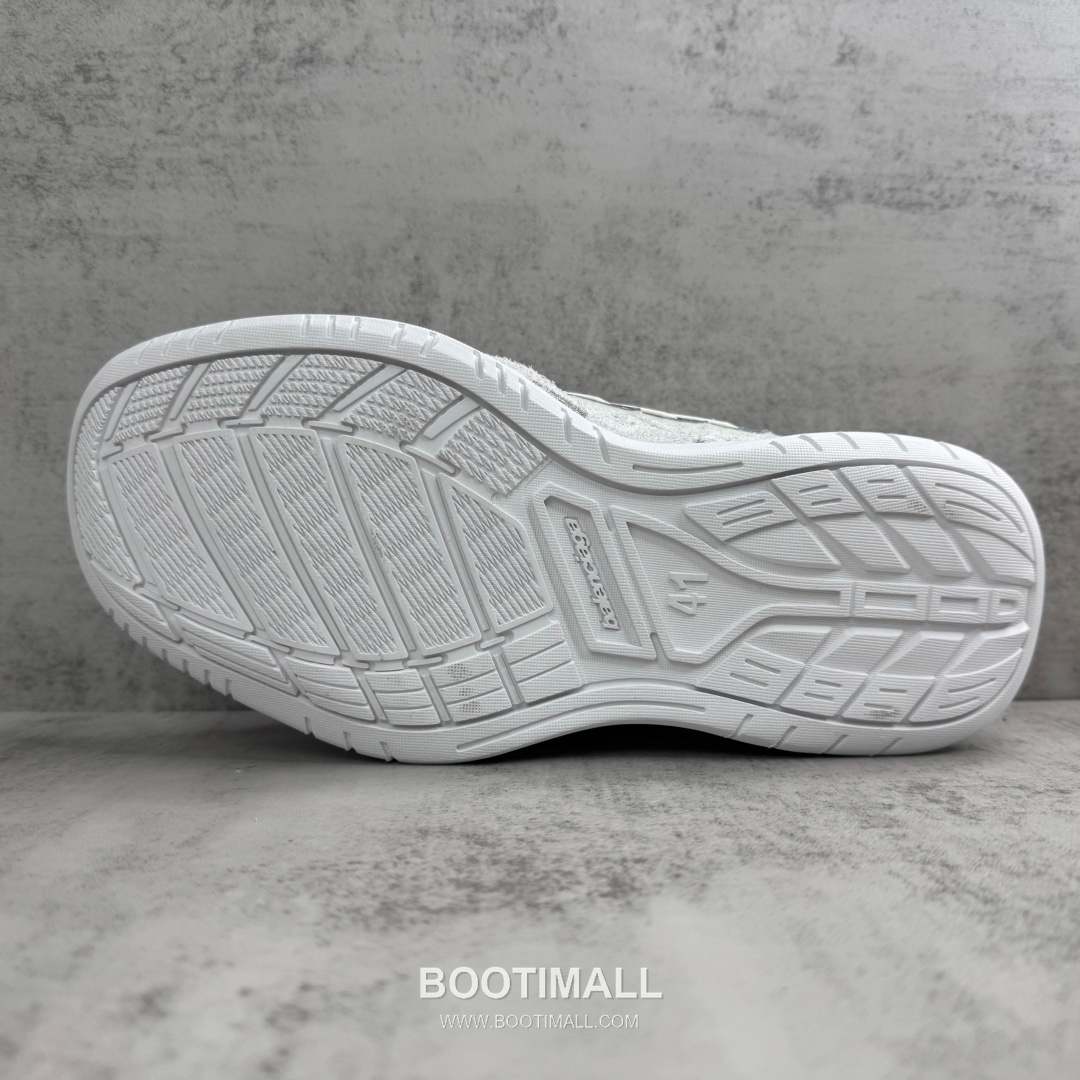 Balenciaga Hampton Leather Low Sneakers with Distressed Stitching Logo Detail 발렌시아가 햄튼 레더 로우 스니커즈 디스트레스드 스티치 로고 디테일 3cm 8