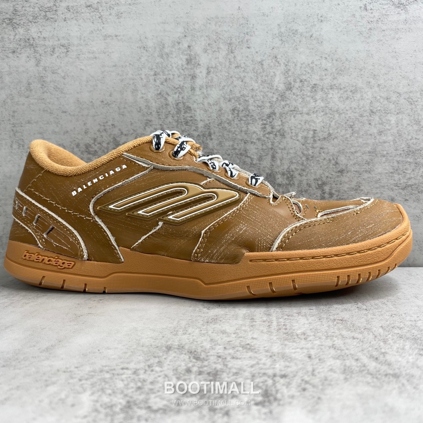 Balenciaga Hampton Leather Low Sneakers with Distressed Stitching Logo Detail 발렌시아가 햄튼 레더 로우 스니커즈 디스트레스드 스티치 로고 디테일 3cm 6