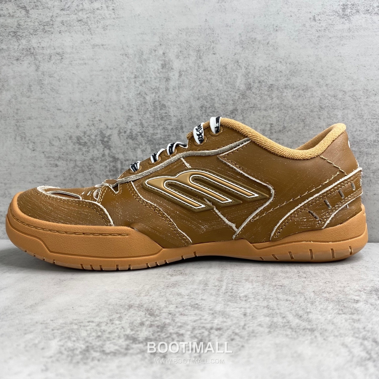 Balenciaga Hampton Leather Low Sneakers with Distressed Stitching Logo Detail 발렌시아가 햄튼 레더 로우 스니커즈 디스트레스드 스티치 로고 디테일 3cm 7