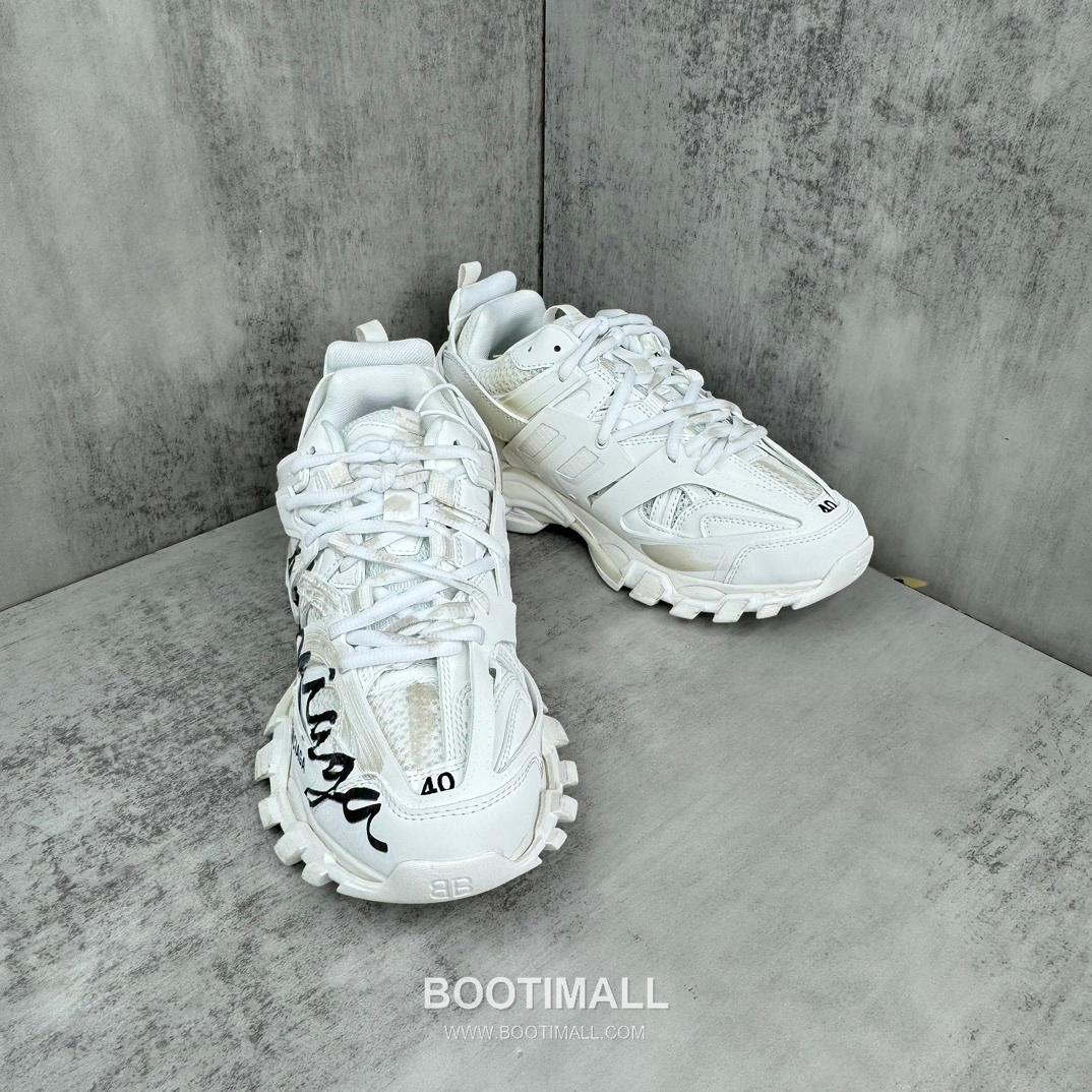 Balenciaga Runner Graffiti Mesh Nylon Low Sneakers with Distressed Glue Stitch Detail 발렌시아가 러너 그래피티 메쉬 나일론 로우 스니커즈 디스트레스드 글루 스티치 디테일 3cm 2