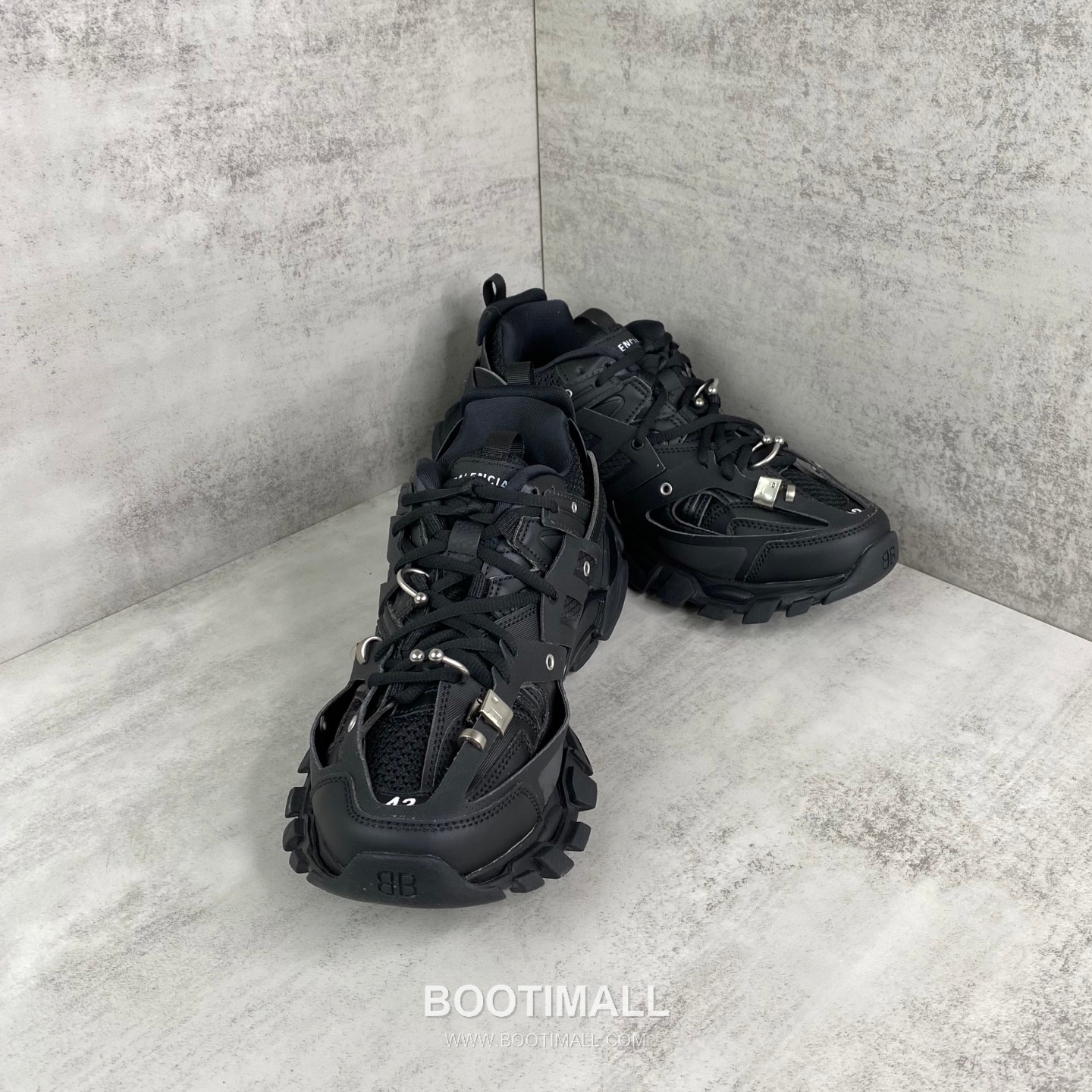 Balenciaga Track Mesh Nylon Chunky Sneakers with Layered Panel TPU Logo Detail 발렌시아가 트랙 메쉬 나일론 청키 스니커즈 레이어드 패널 TPU 로고 디테일 3cm 2