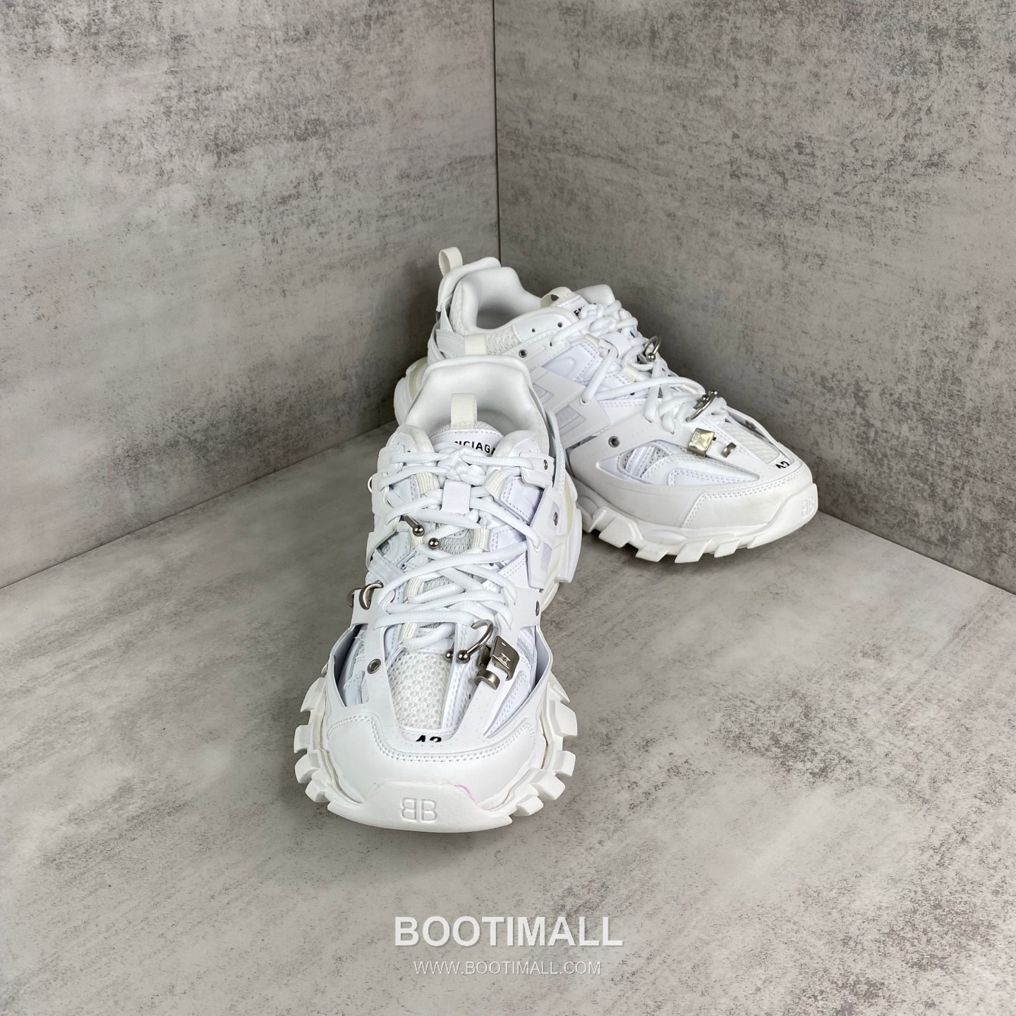 Balenciaga Track Mesh Nylon Chunky Sneakers with Layered Panel TPU Logo Detail 발렌시아가 트랙 메쉬 나일론 청키 스니커즈 레이어드 패널 TPU 로고 디테일 3cm 2