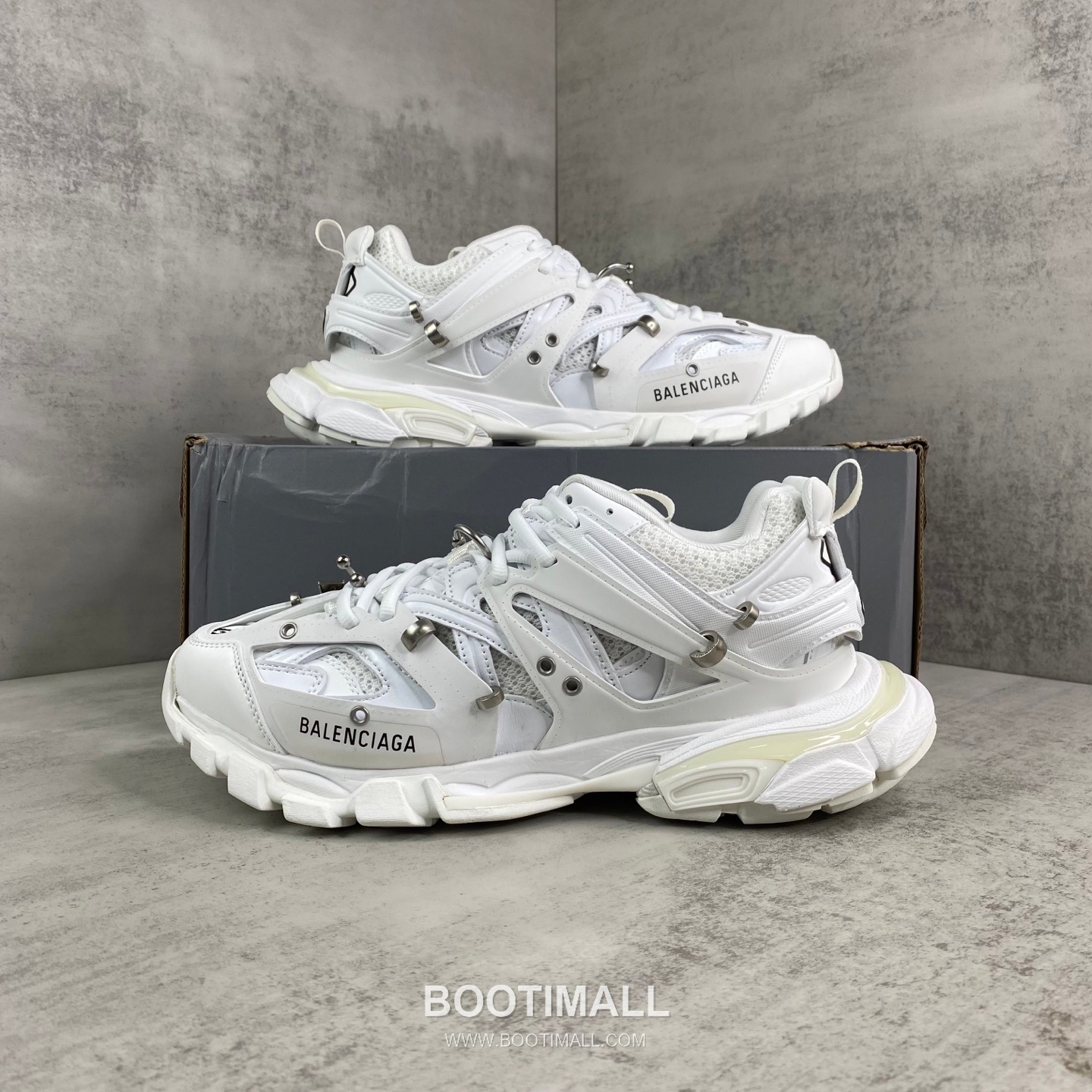 Balenciaga Track Mesh Nylon Chunky Sneakers with Layered Panel TPU Logo Detail 발렌시아가 트랙 메쉬 나일론 청키 스니커즈 레이어드 패널 TPU 로고 디테일 3cm 9
