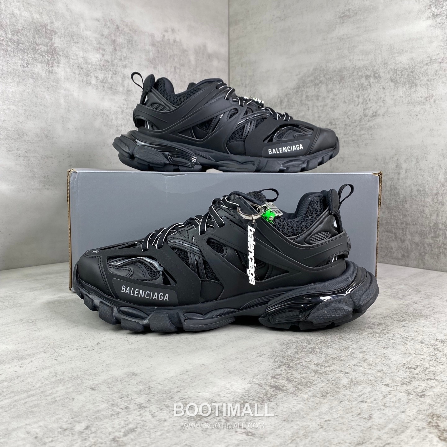 Balenciaga Track Mesh Nylon Chunky Sneakers with Layered Panel TPU Logo Detail 발렌시아가 트랙 메쉬 나일론 청키 스니커즈 레이어드 패널 TPU 로고 디테일 3cm 9