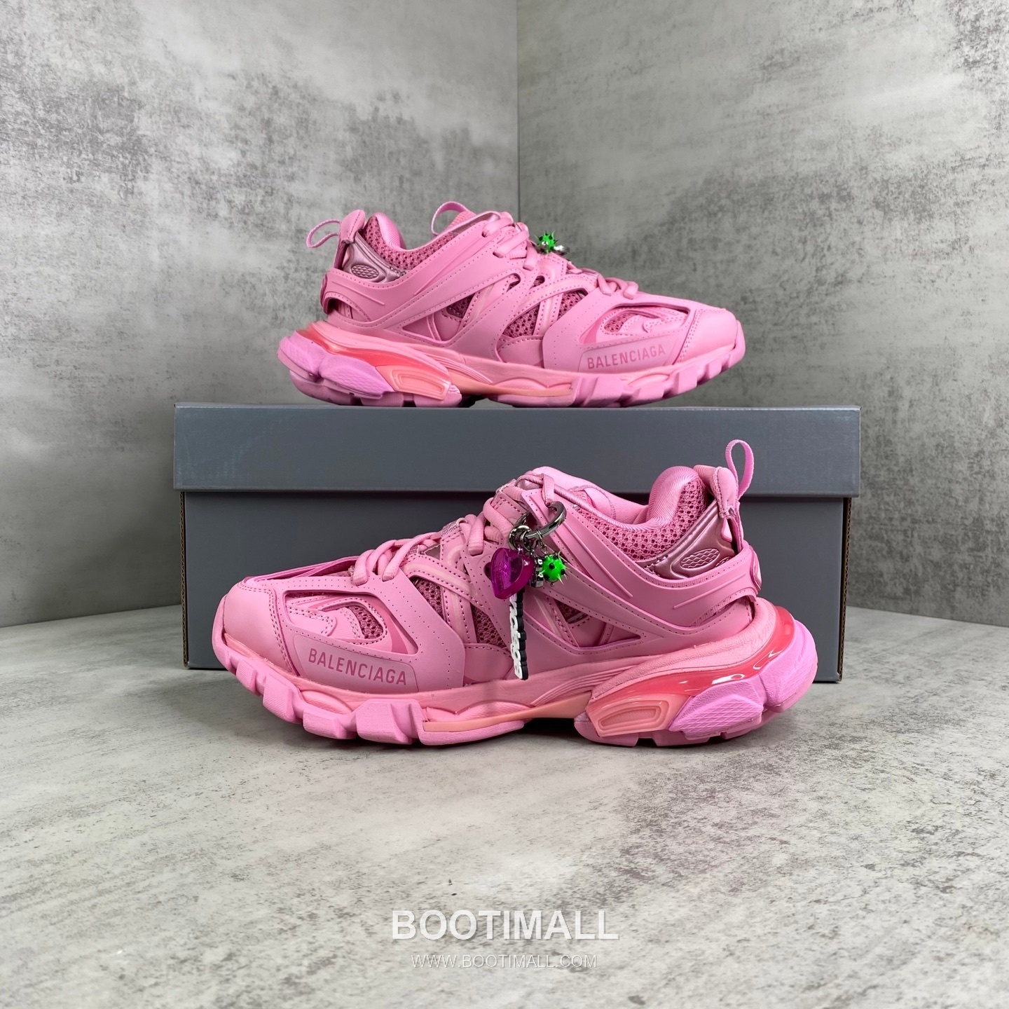 Balenciaga Track Mesh Nylon Chunky Sneakers with Layered Panel TPU Logo Detail 발렌시아가 트랙 메쉬 나일론 청키 스니커즈 레이어드 패널 TPU 로고 디테일 3cm 9