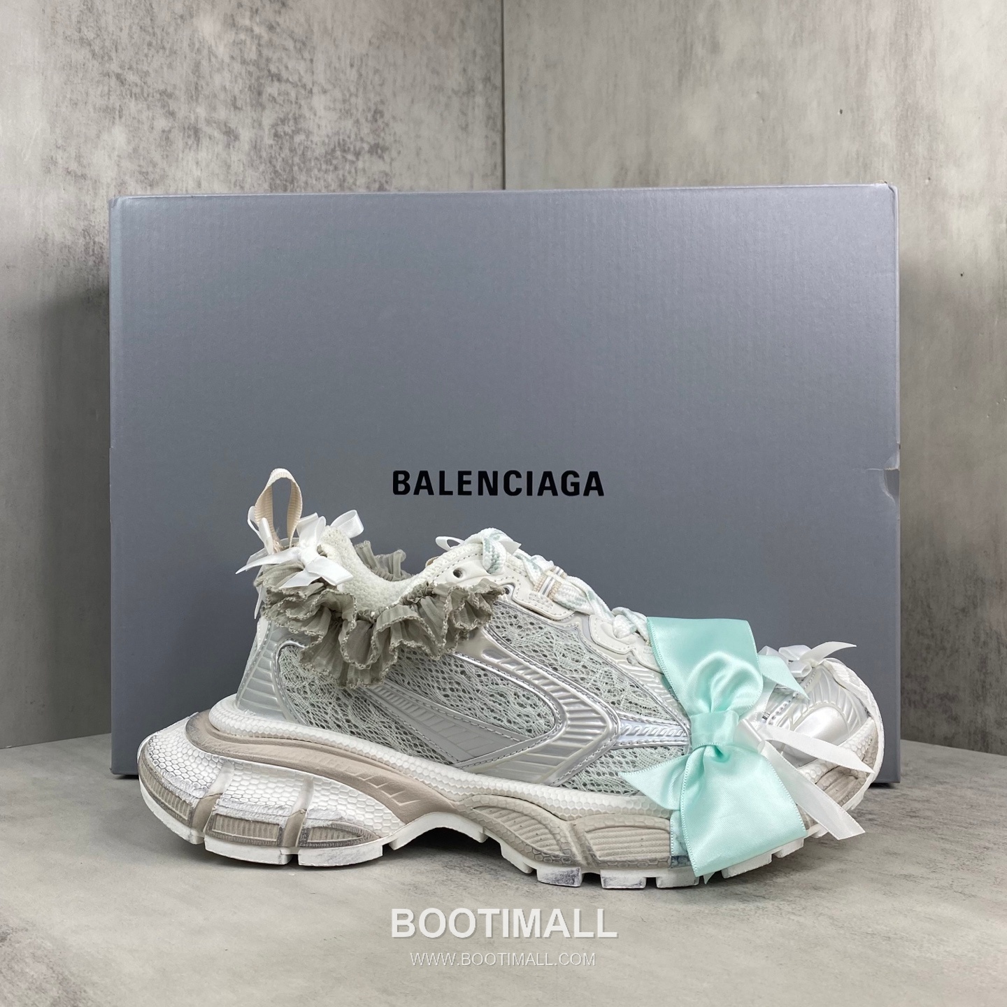Balenciaga 3XL Denim Mesh Polyurethane Chunky Sneakers with Lace Ribbon Reflective Detail 발렌시아가 3XL 데님 메쉬 폴리우레탄 청키 스니커즈 레이스 리본 리플렉티브 디테일 3cm 1