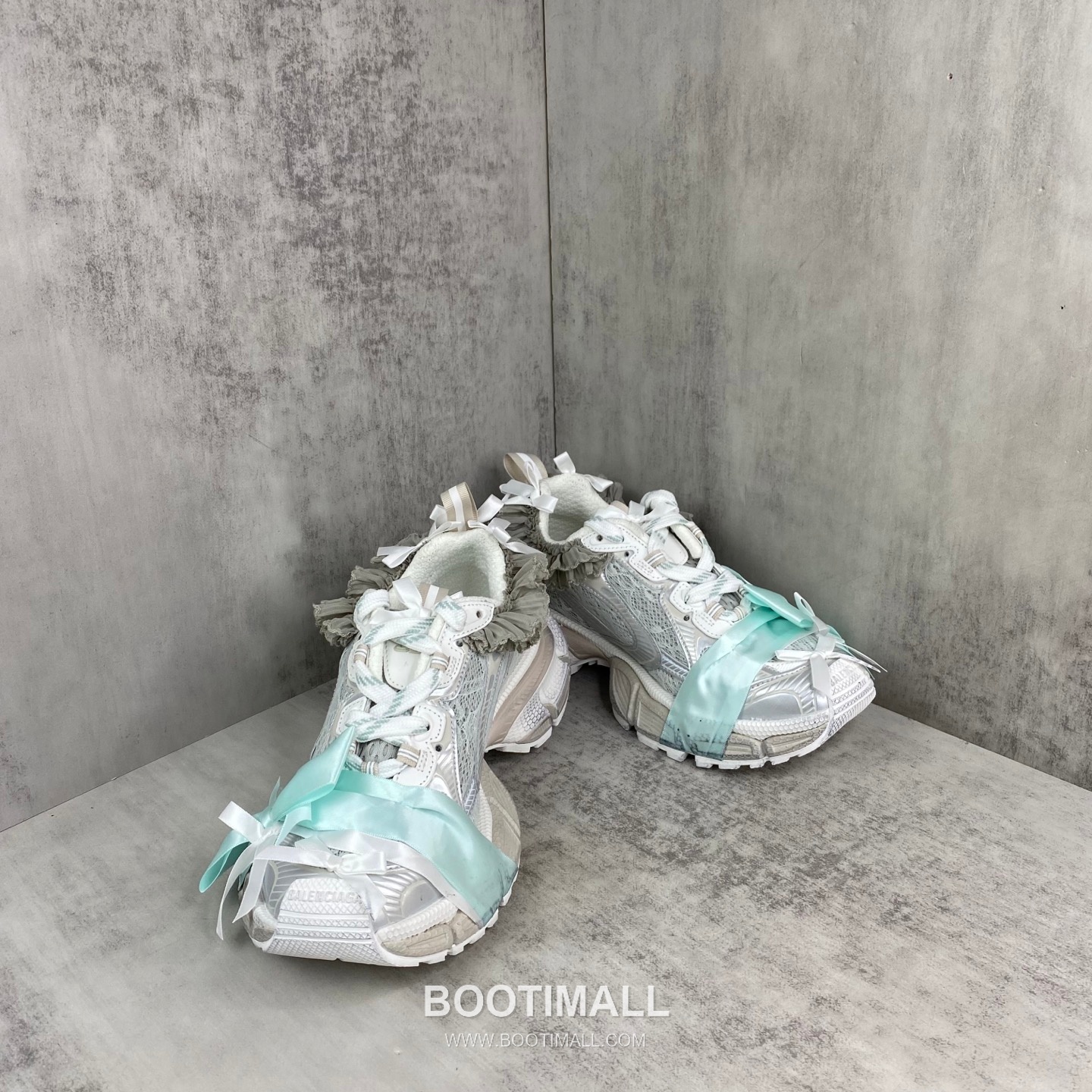 Balenciaga 3XL Denim Mesh Polyurethane Chunky Sneakers with Lace Ribbon Reflective Detail 발렌시아가 3XL 데님 메쉬 폴리우레탄 청키 스니커즈 레이스 리본 리플렉티브 디테일 3cm 2