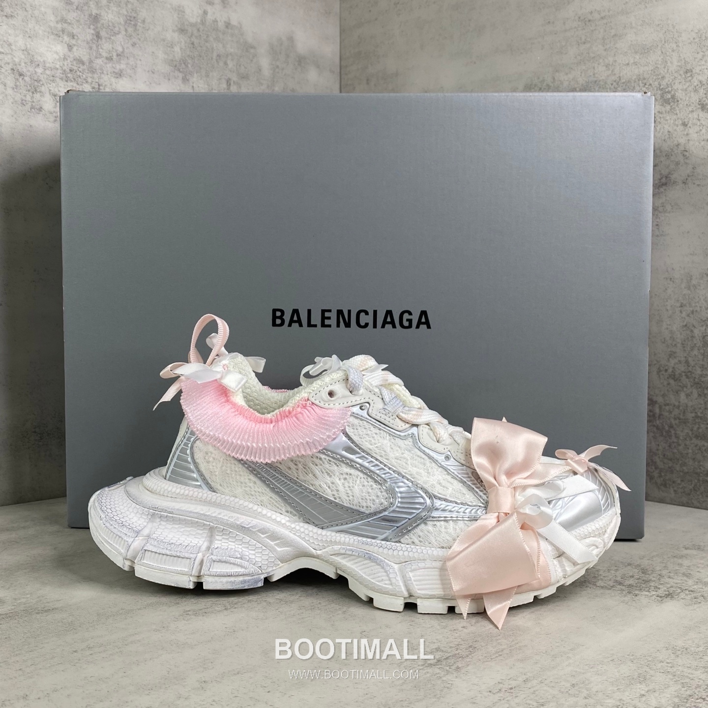 Balenciaga 3XL Denim Mesh Polyurethane Chunky Sneakers with Lace Ribbon Reflective Detail 발렌시아가 3XL 데님 메쉬 폴리우레탄 청키 스니커즈 레이스 리본 리플렉티브 디테일 3cm 1