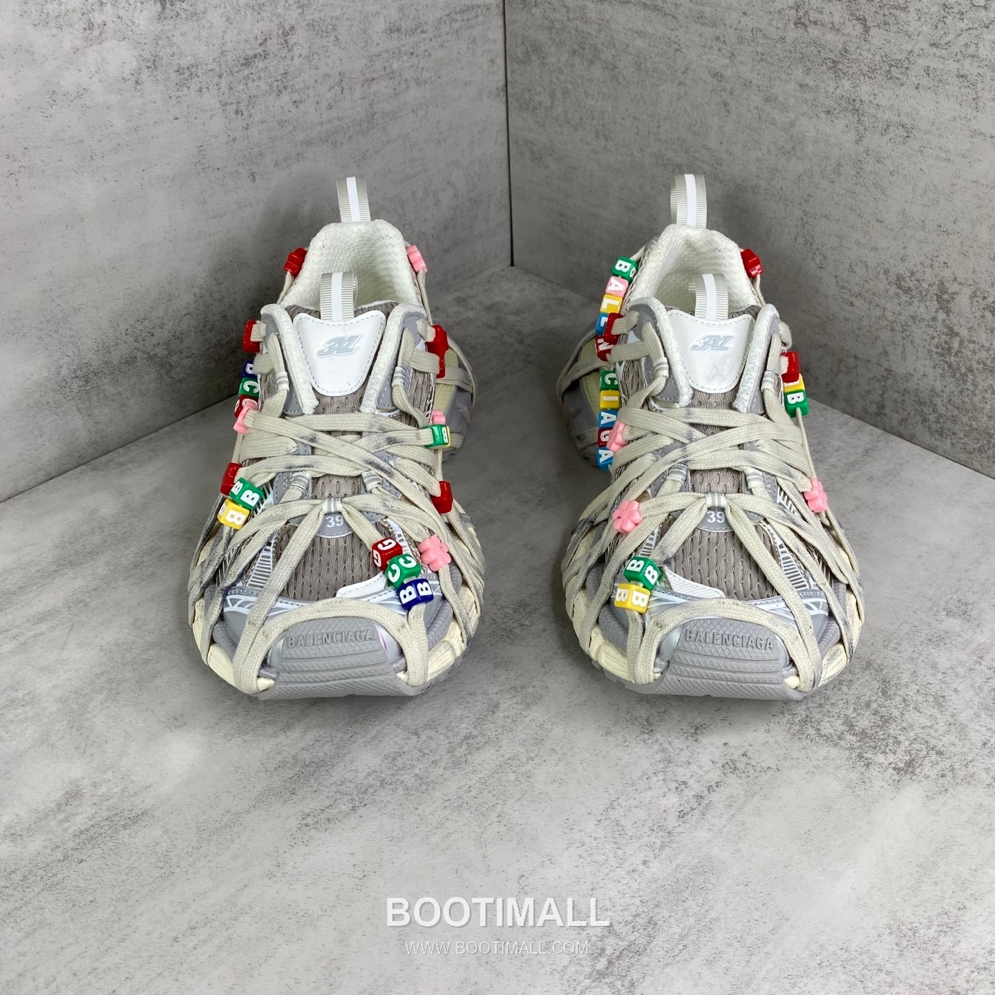 Balenciaga 3XL Extreme Laces Mesh Polyurethane Chunky Runner Sneakers with Oversized Lace Detail 발렌시아가 3XL 익스트림 레이스 메쉬 폴리우레탄 청키 러너 스니커즈 오버사이즈 레이스 디테일 W3XBD9188 3cm 4