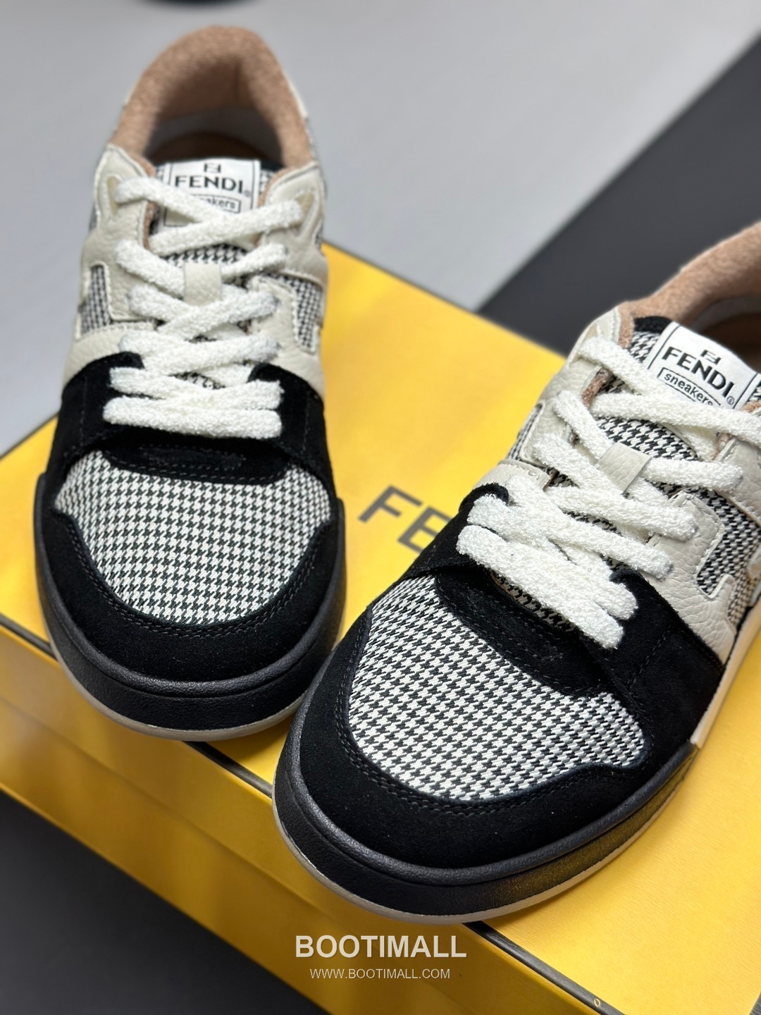 Fendi Match Suede Calfskin Leather Low Sneakers with FF Stitch Logo Embossed Sole Detail 펜디 매치 스웨이드 카프스킨 레더 로우 스니커즈 FF 스티치 로고 엠보싱 솔 디테일 3cm 5