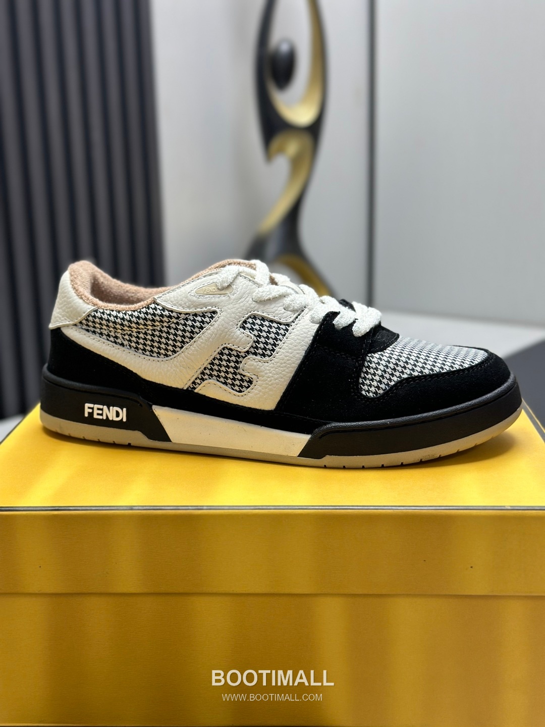 Fendi Match Suede Calfskin Leather Low Sneakers with FF Stitch Logo Embossed Sole Detail 펜디 매치 스웨이드 카프스킨 레더 로우 스니커즈 FF 스티치 로고 엠보싱 솔 디테일 3cm 9