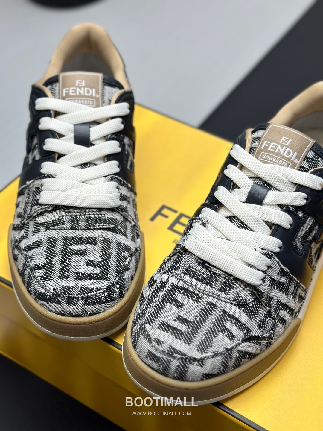Fendi Match Suede Calfskin Leather Low Sneakers with FF Stitch Logo Embossed Sole Detail 펜디 매치 스웨이드 카프스킨 레더 로우 스니커즈 FF 스티치 로고 엠보싱 솔 디테일 3cm 5