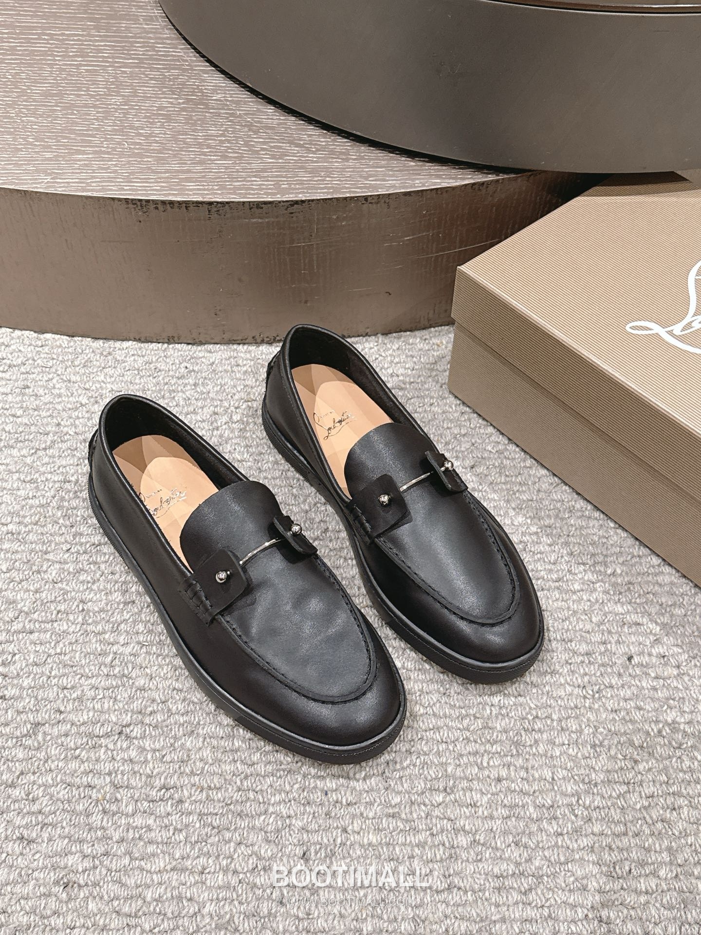 Christian Louboutin Chambeliboat Calfskin Leather Loafer with Metal Buckle Strap Rubber Sole Detail 크리스찬루부탱 샴벨리보트 카프스킨 레더 로퍼 메탈 버클 스트랩 러버솔 디테일 3cm 3