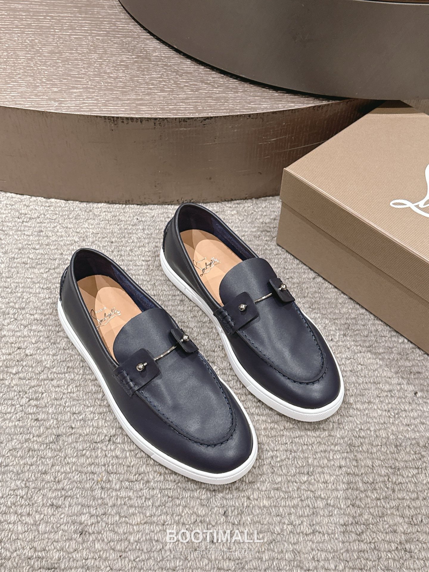 Christian Louboutin Chambeliboat Calfskin Leather Loafer with Metal Buckle Strap Rubber Sole Detail 크리스찬루부탱 샴벨리보트 카프스킨 레더 로퍼 메탈 버클 스트랩 러버솔 디테일 3cm 3