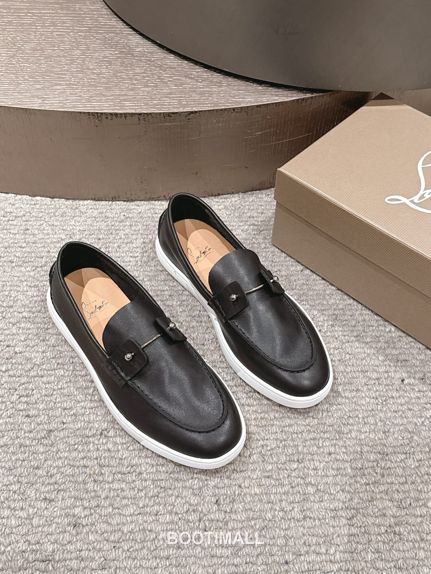 Christian Louboutin Chambeliboat Calfskin Leather Loafer with Metal Buckle Strap Rubber Sole Detail 크리스찬루부탱 샴벨리보트 카프스킨 레더 로퍼 메탈 버클 스트랩 러버솔 디테일 3cm 3