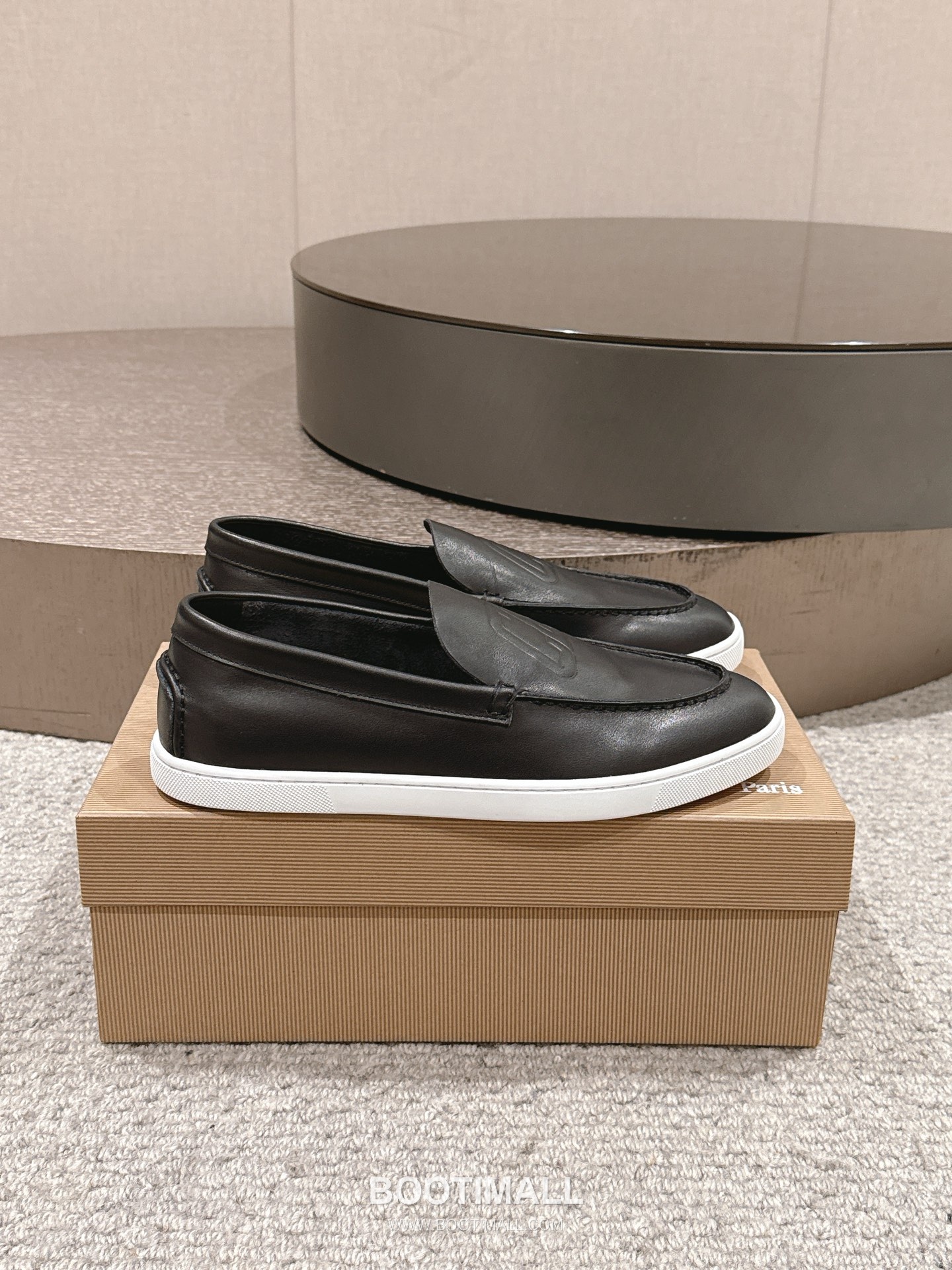 Christian Louboutin Chambeliboat Calfskin Leather Boat Loafer with Metal Buckle Strap Rubber Sole Detail 크리스찬루부탱 샴벨리보트 카프스킨 레더 보트 로퍼 메탈 버클 스트랩 러버솔 디테일 3cm 2