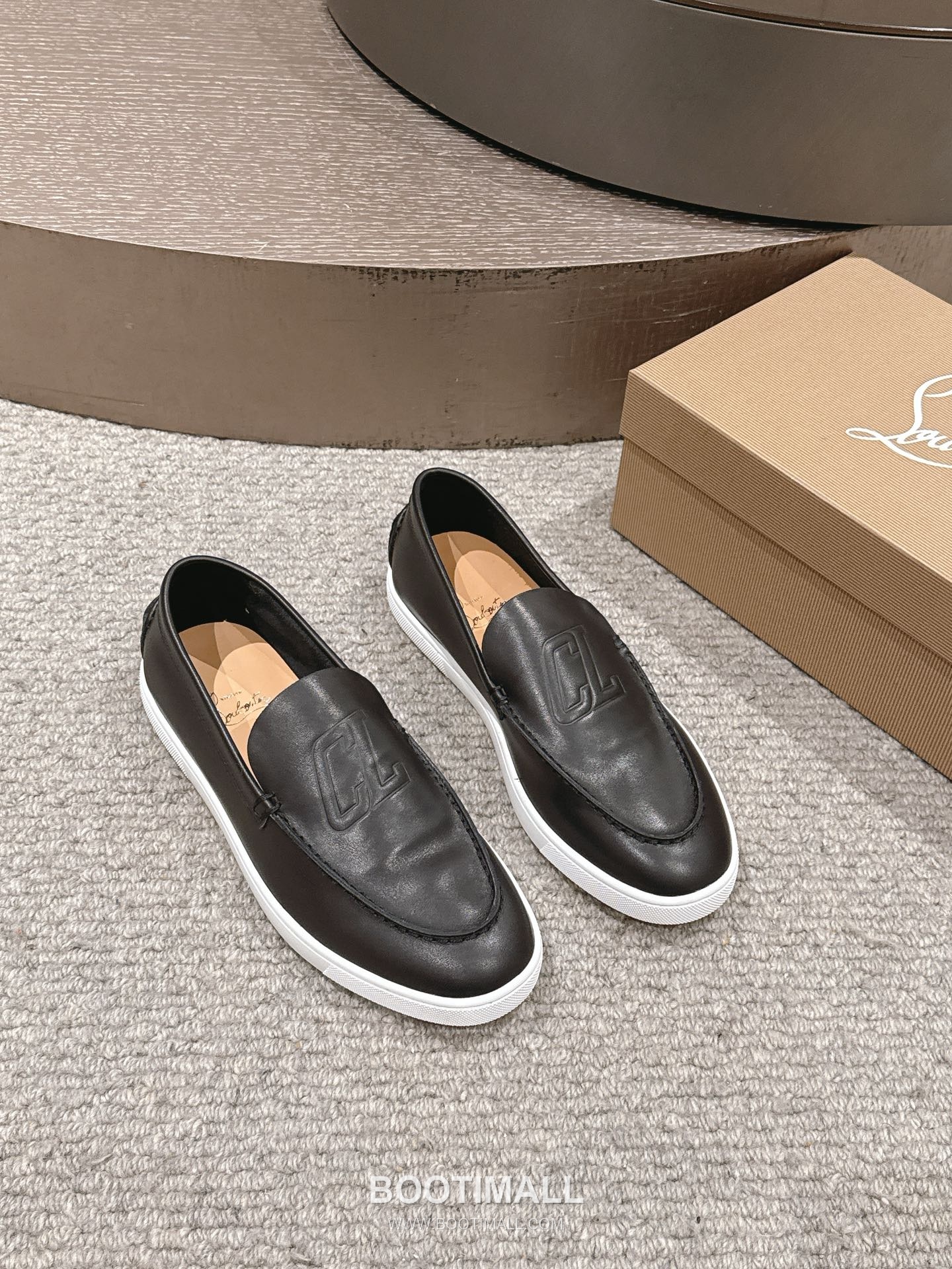 Christian Louboutin Chambeliboat Calfskin Leather Boat Loafer with Metal Buckle Strap Rubber Sole Detail 크리스찬루부탱 샴벨리보트 카프스킨 레더 보트 로퍼 메탈 버클 스트랩 러버솔 디테일 3cm 3