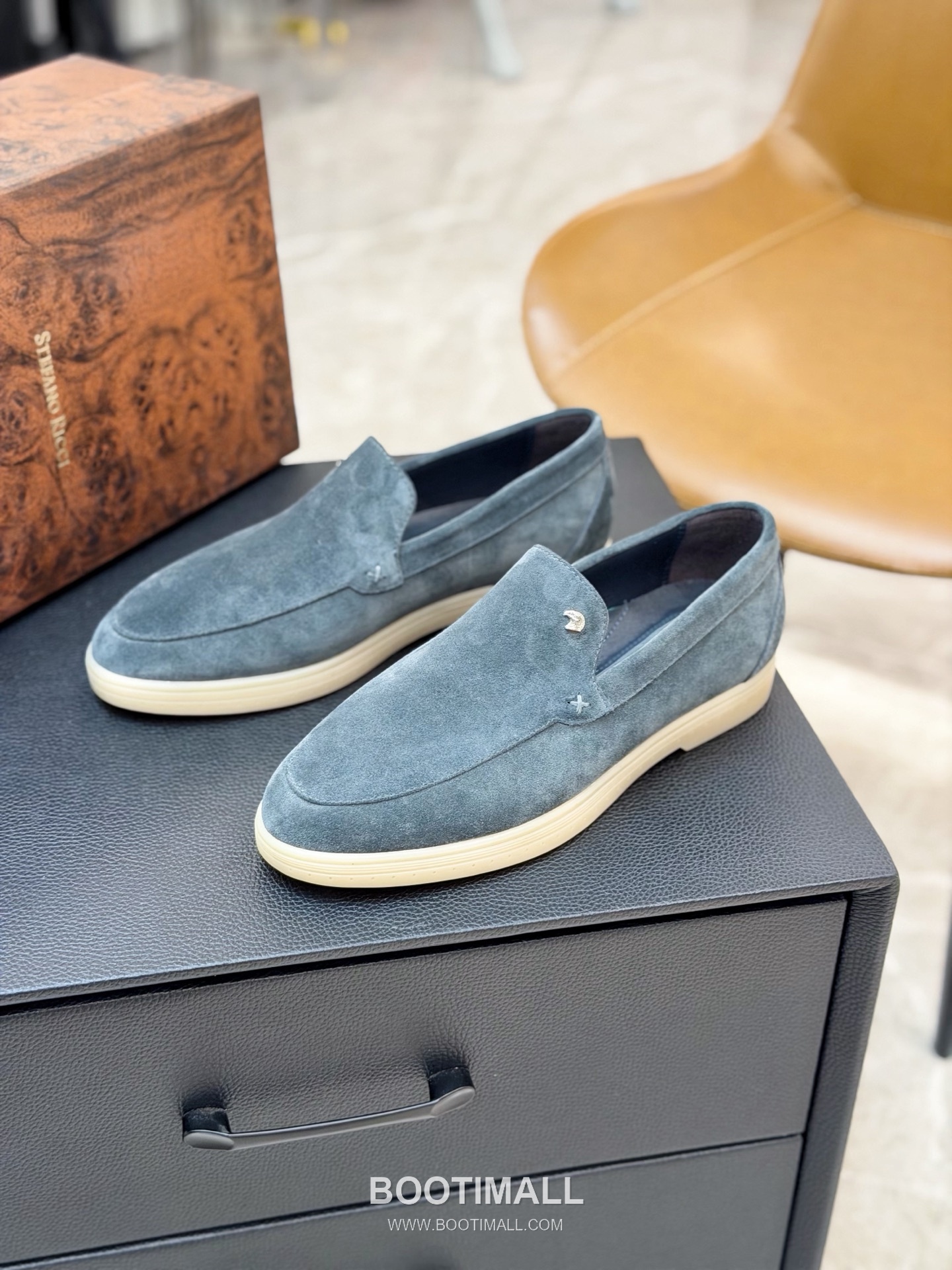 Stefano Ricci Nappa Calfskin Leather Low Sneakers with Metal Logo Tongue Buckle Detail 스테파노리치 나파 카프스킨 레더 로우 스니커즈 메탈 로고 텅 버클 디테일 3cm 1