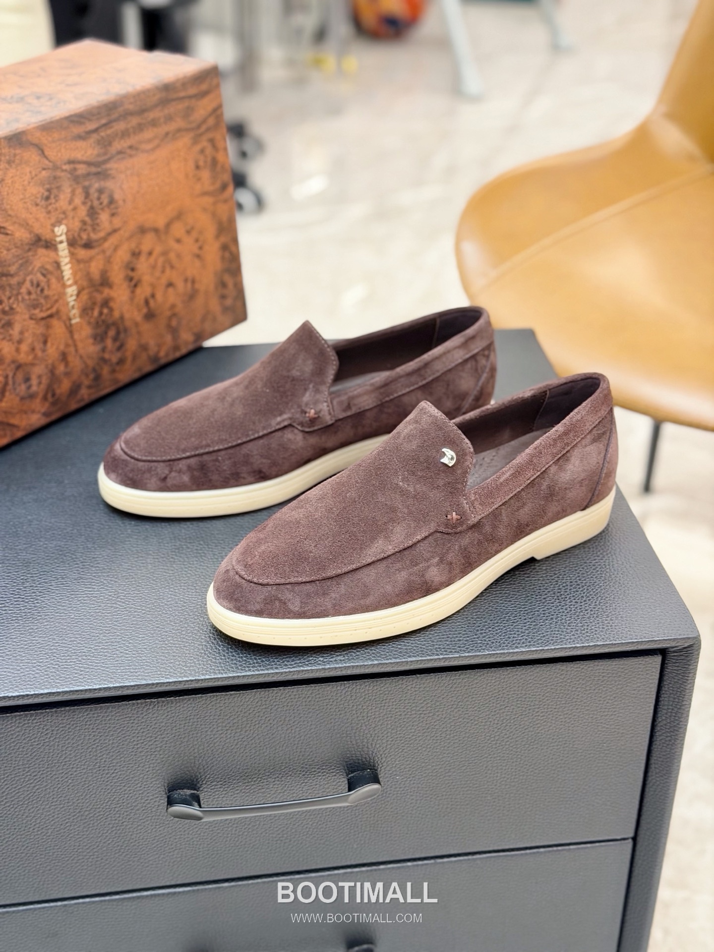 Stefano Ricci Nappa Calfskin Leather Low Sneakers with Metal Logo Tongue Buckle Detail 스테파노리치 나파 카프스킨 레더 로우 스니커즈 메탈 로고 텅 버클 디테일 3cm 1