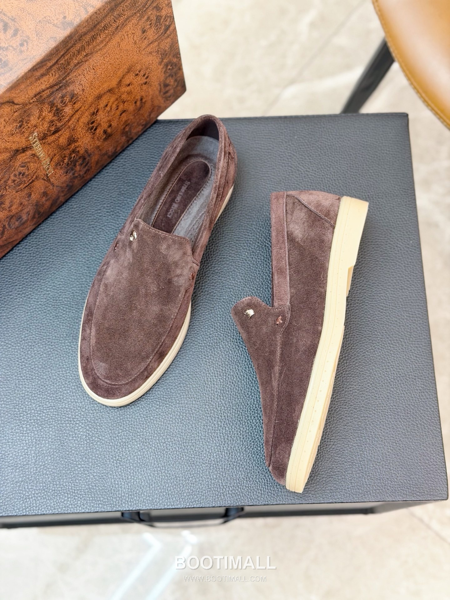 Stefano Ricci Nappa Calfskin Leather Low Sneakers with Metal Logo Tongue Buckle Detail 스테파노리치 나파 카프스킨 레더 로우 스니커즈 메탈 로고 텅 버클 디테일 3cm 2