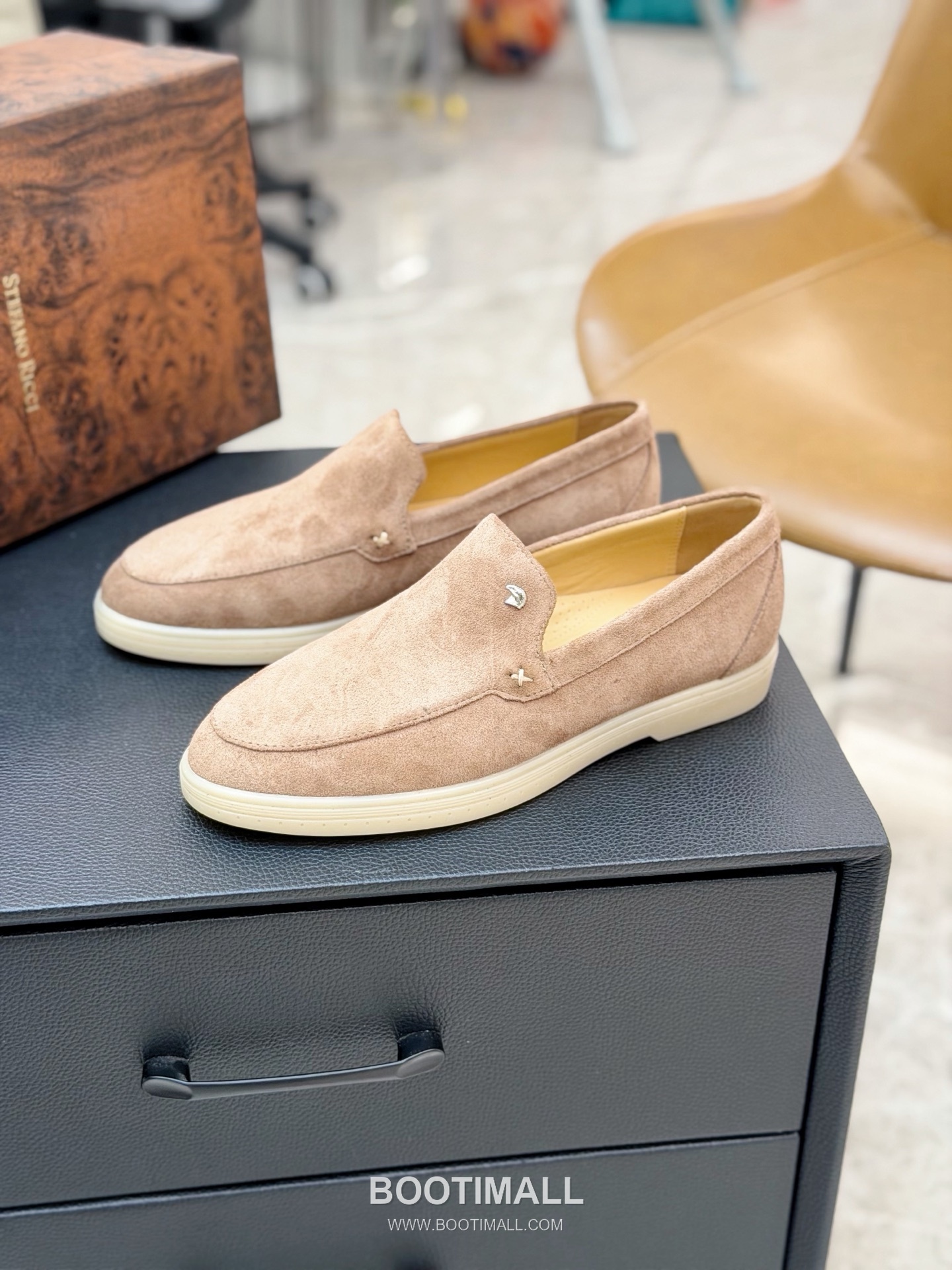 Stefano Ricci Nappa Calfskin Leather Low Sneakers with Metal Logo Tongue Buckle Detail 스테파노리치 나파 카프스킨 레더 로우 스니커즈 메탈 로고 텅 버클 디테일 3cm 1