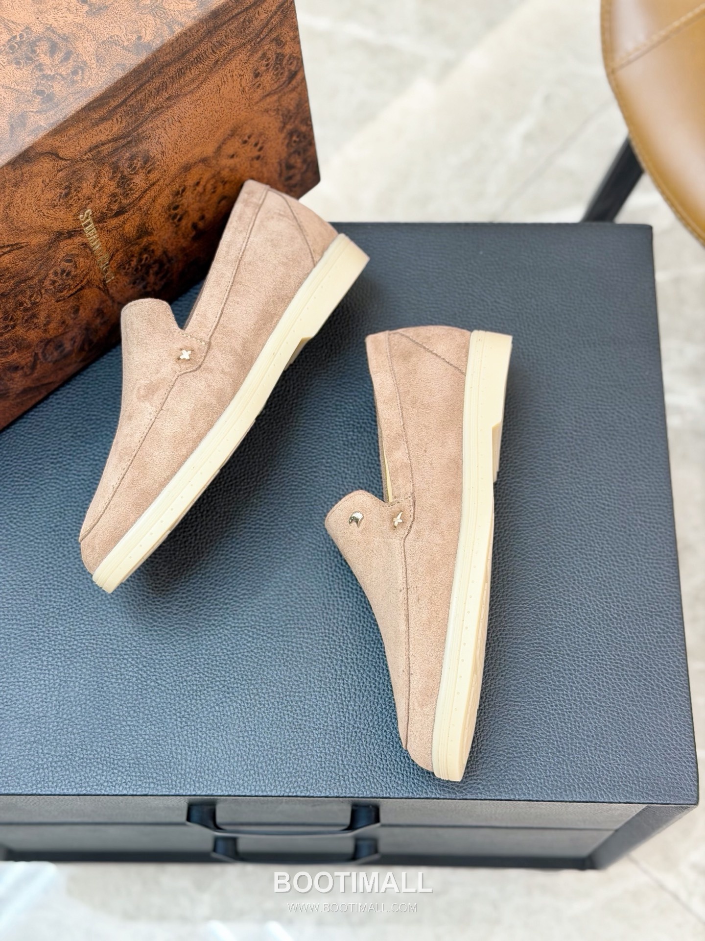 Stefano Ricci Nappa Calfskin Leather Low Sneakers with Metal Logo Tongue Buckle Detail 스테파노리치 나파 카프스킨 레더 로우 스니커즈 메탈 로고 텅 버클 디테일 3cm 2