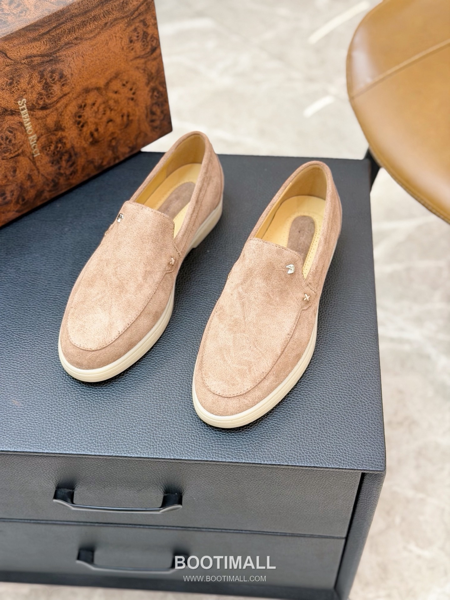 Stefano Ricci Nappa Calfskin Leather Low Sneakers with Metal Logo Tongue Buckle Detail 스테파노리치 나파 카프스킨 레더 로우 스니커즈 메탈 로고 텅 버클 디테일 3cm 3