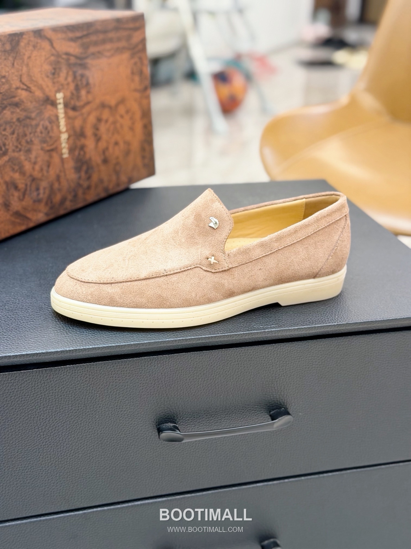 Stefano Ricci Nappa Calfskin Leather Low Sneakers with Metal Logo Tongue Buckle Detail 스테파노리치 나파 카프스킨 레더 로우 스니커즈 메탈 로고 텅 버클 디테일 3cm 6