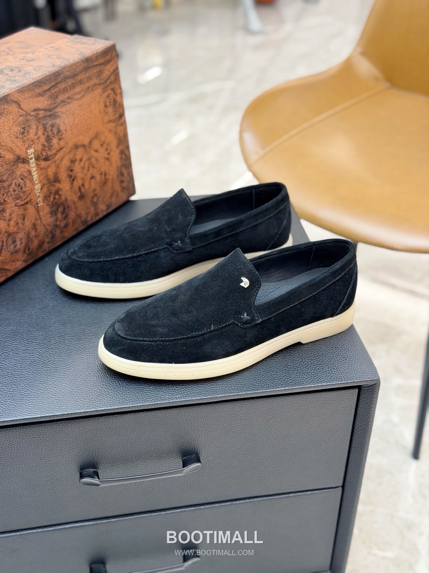 Stefano Ricci Nappa Calfskin Leather Low Sneakers with Metal Logo Tongue Buckle Detail 스테파노리치 나파 카프스킨 레더 로우 스니커즈 메탈 로고 텅 버클 디테일 3cm 1