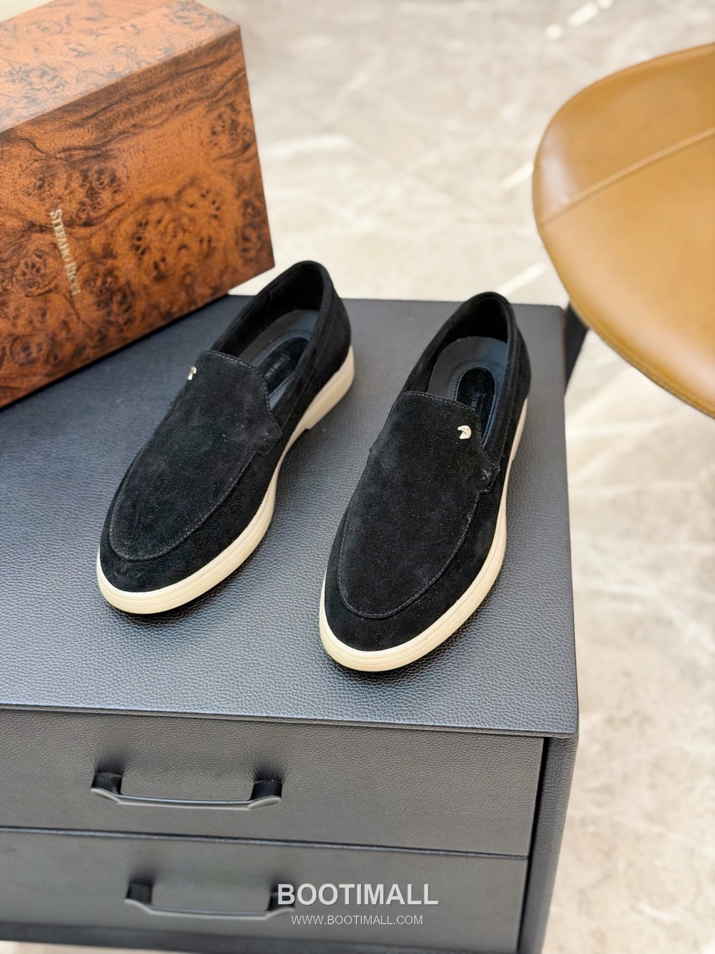 Stefano Ricci Nappa Calfskin Leather Low Sneakers with Metal Logo Tongue Buckle Detail 스테파노리치 나파 카프스킨 레더 로우 스니커즈 메탈 로고 텅 버클 디테일 3cm 3
