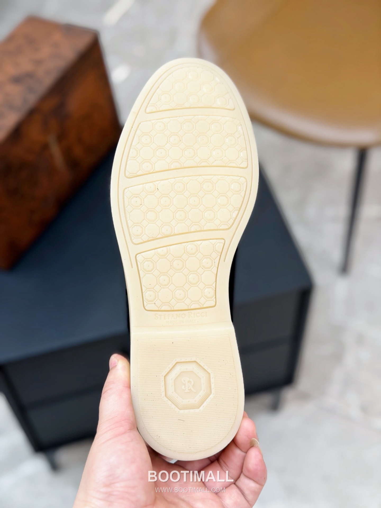 Stefano Ricci Nappa Calfskin Leather Low Sneakers with Metal Logo Tongue Buckle Detail 스테파노리치 나파 카프스킨 레더 로우 스니커즈 메탈 로고 텅 버클 디테일 3cm 9