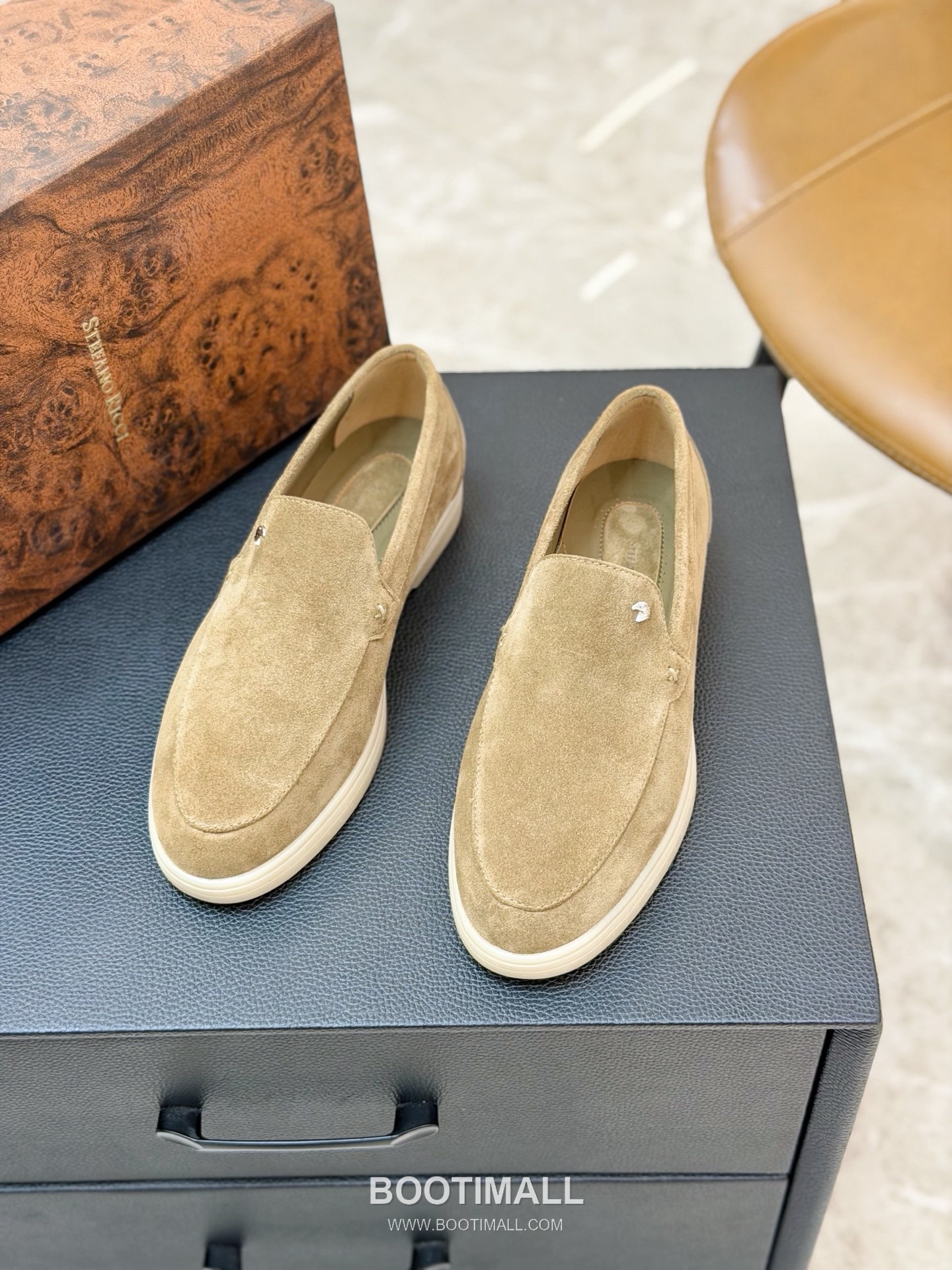 Stefano Ricci Nappa Calfskin Leather Low Sneakers with Metal Logo Tongue Buckle Detail 스테파노리치 나파 카프스킨 레더 로우 스니커즈 메탈 로고 텅 버클 디테일 3cm 3