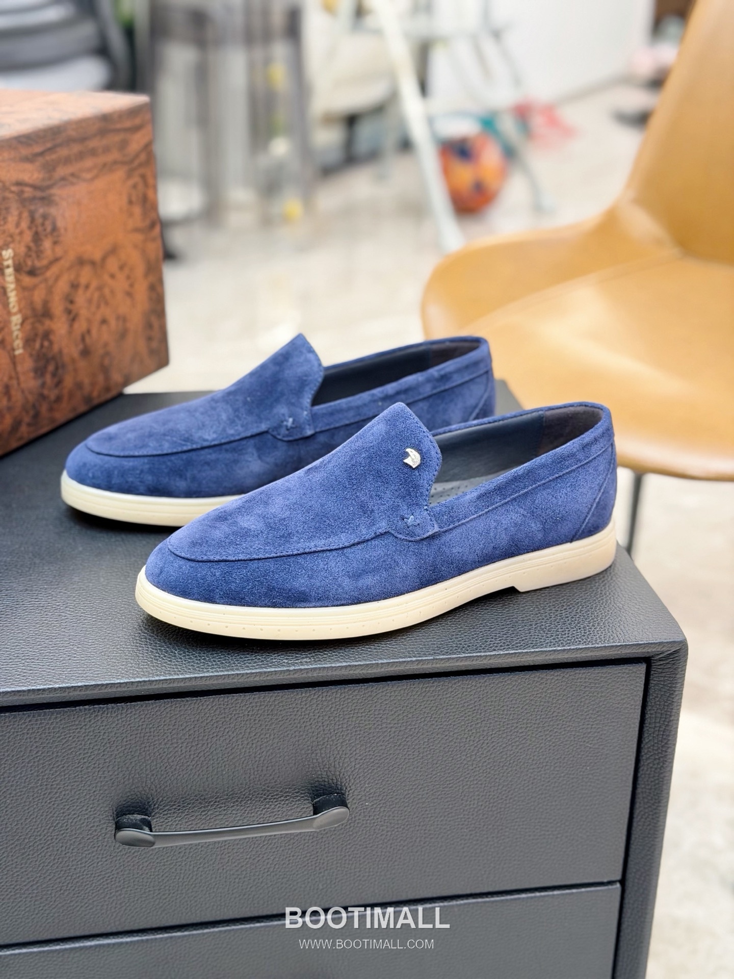 Stefano Ricci Nappa Calfskin Leather Low Sneakers with Metal Logo Tongue Buckle Detail 스테파노리치 나파 카프스킨 레더 로우 스니커즈 메탈 로고 텅 버클 디테일 3cm 1