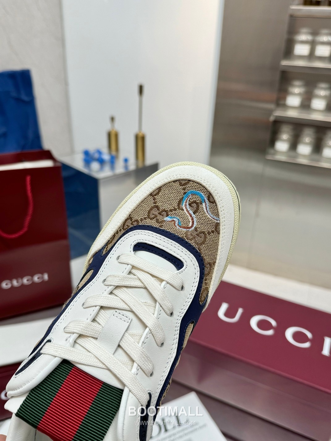 Gucci Double G Calfskin Leather High Low Sneakers with Distressed Cutout Panel TPU Sole Detail 구찌 더블G 카프스킨 레더 하이로우 스니커즈 디스트레스드 컷아웃 패널 TPU 솔 디테일 3cm 3