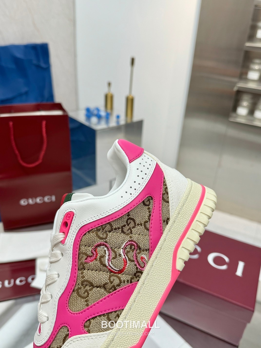 Gucci Double G Calfskin Leather High Low Sneakers with Distressed Cutout Panel TPU Sole Detail 구찌 더블G 카프스킨 레더 하이로우 스니커즈 디스트레스드 컷아웃 패널 TPU 솔 디테일 3cm 9