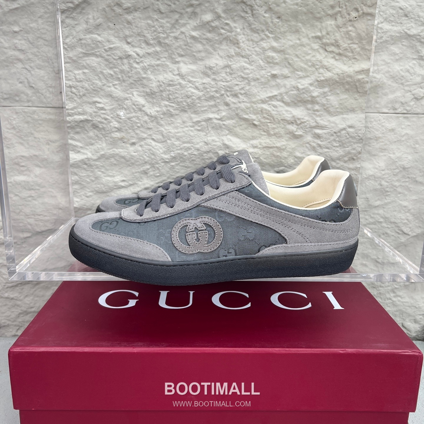 Gucci German Trainer Velvet Low Sneakers with Embossed Logo TPU Sole Detail 구찌 저먼 트레이너 벨벳 로우 스니커즈 엠보싱 로고 TPU 솔 디테일 3cm 1