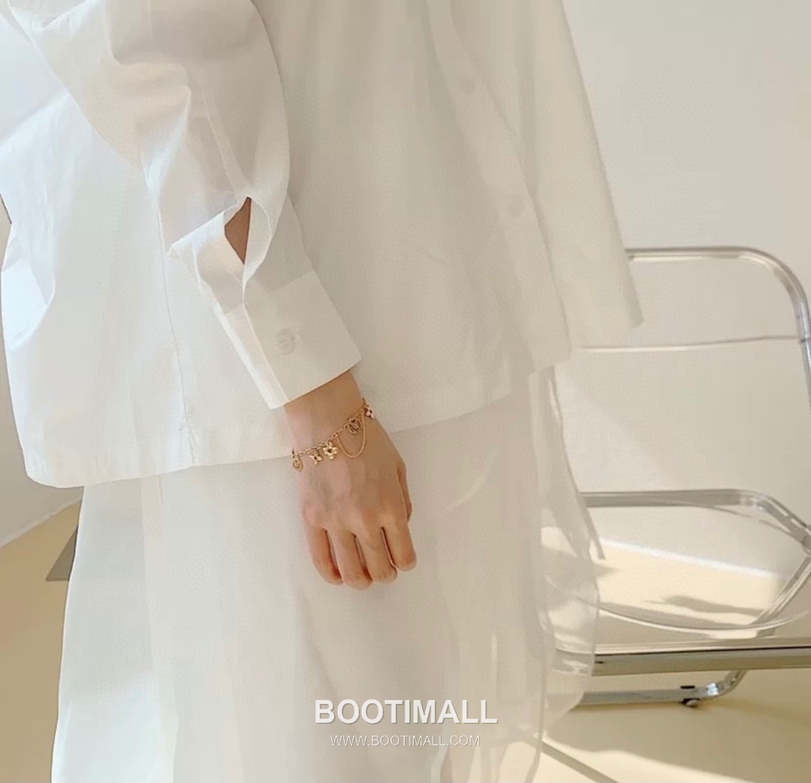 Louis Vuitton Blooming Brass Gold Plated Necklace with Flower Monogram Pendant 루이비통 블루밍 황동 골드도금 네클리스 플라워 모노그램 펜던트 1