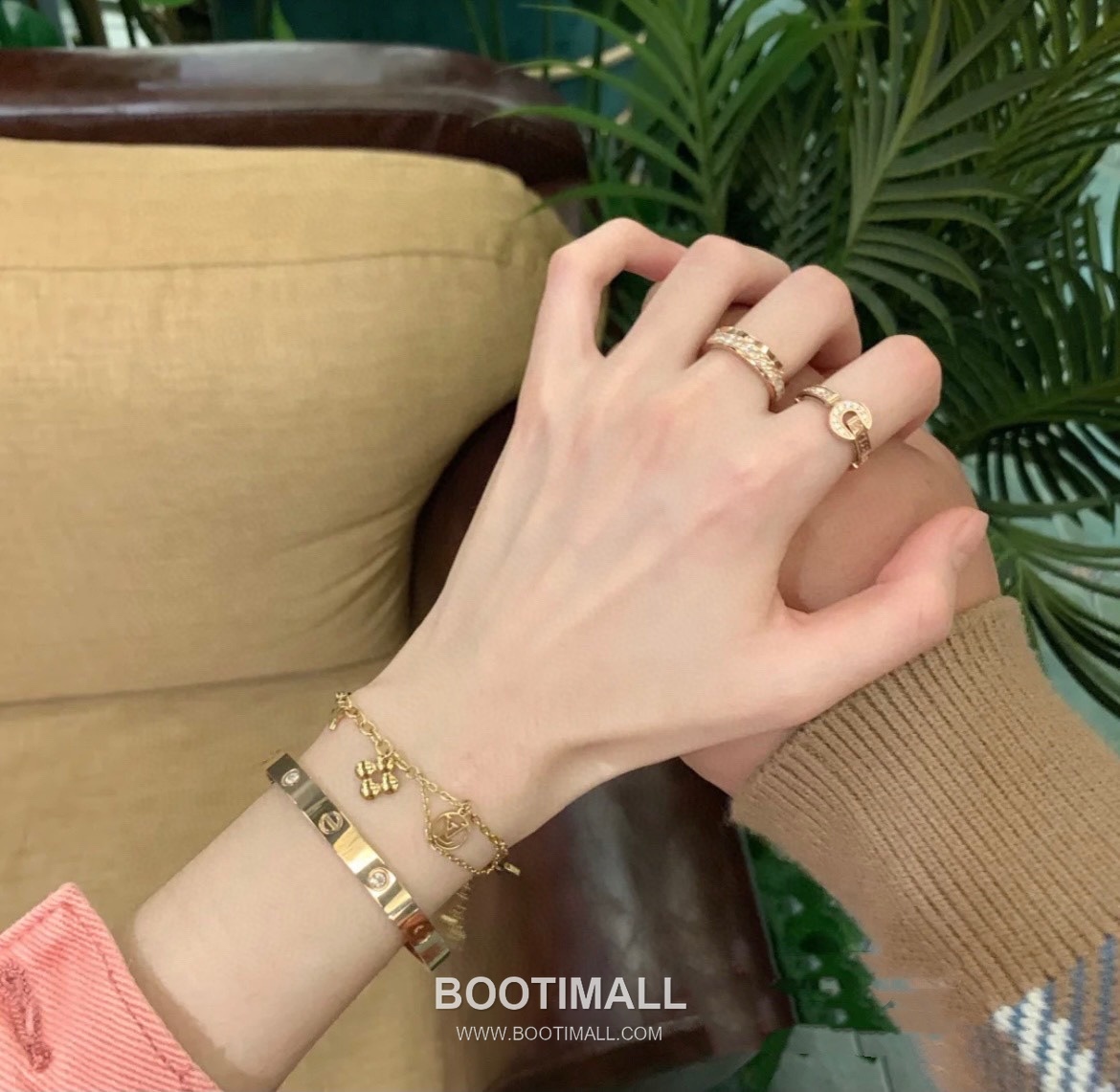 Louis Vuitton Blooming Brass Gold Plated Necklace with Flower Monogram Pendant 루이비통 블루밍 황동 골드도금 네클리스 플라워 모노그램 펜던트 5