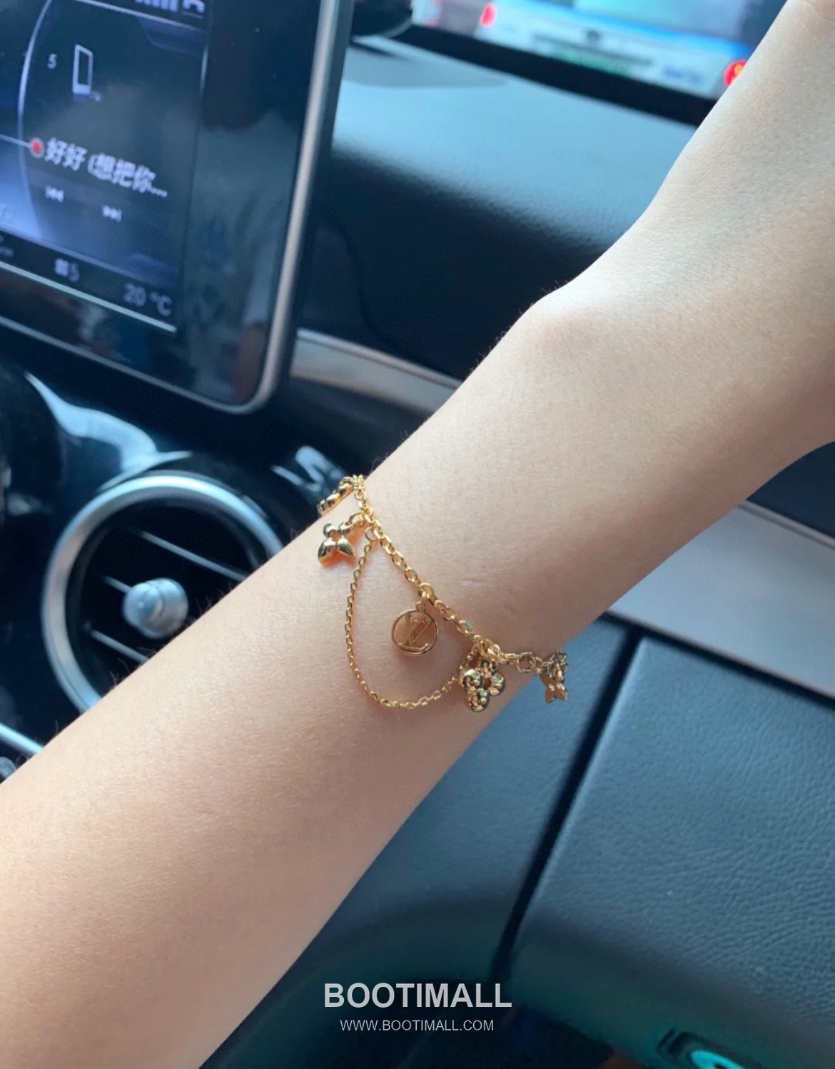 Louis Vuitton Blooming Brass Gold Plated Necklace with Flower Monogram Pendant 루이비통 블루밍 황동 골드도금 네클리스 플라워 모노그램 펜던트 6