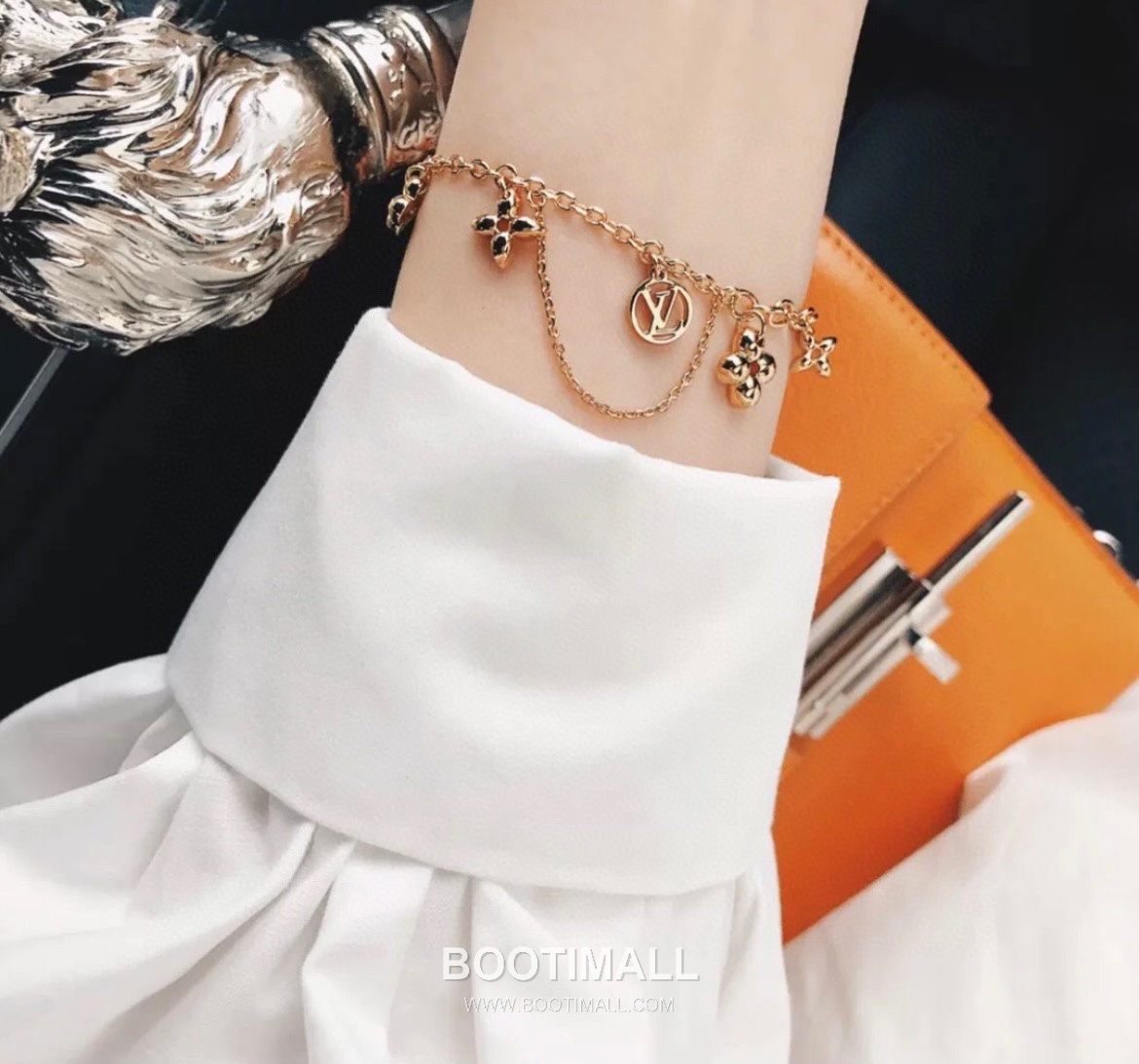 Louis Vuitton Blooming Brass Gold Plated Necklace with Flower Monogram Pendant 루이비통 블루밍 황동 골드도금 네클리스 플라워 모노그램 펜던트 8